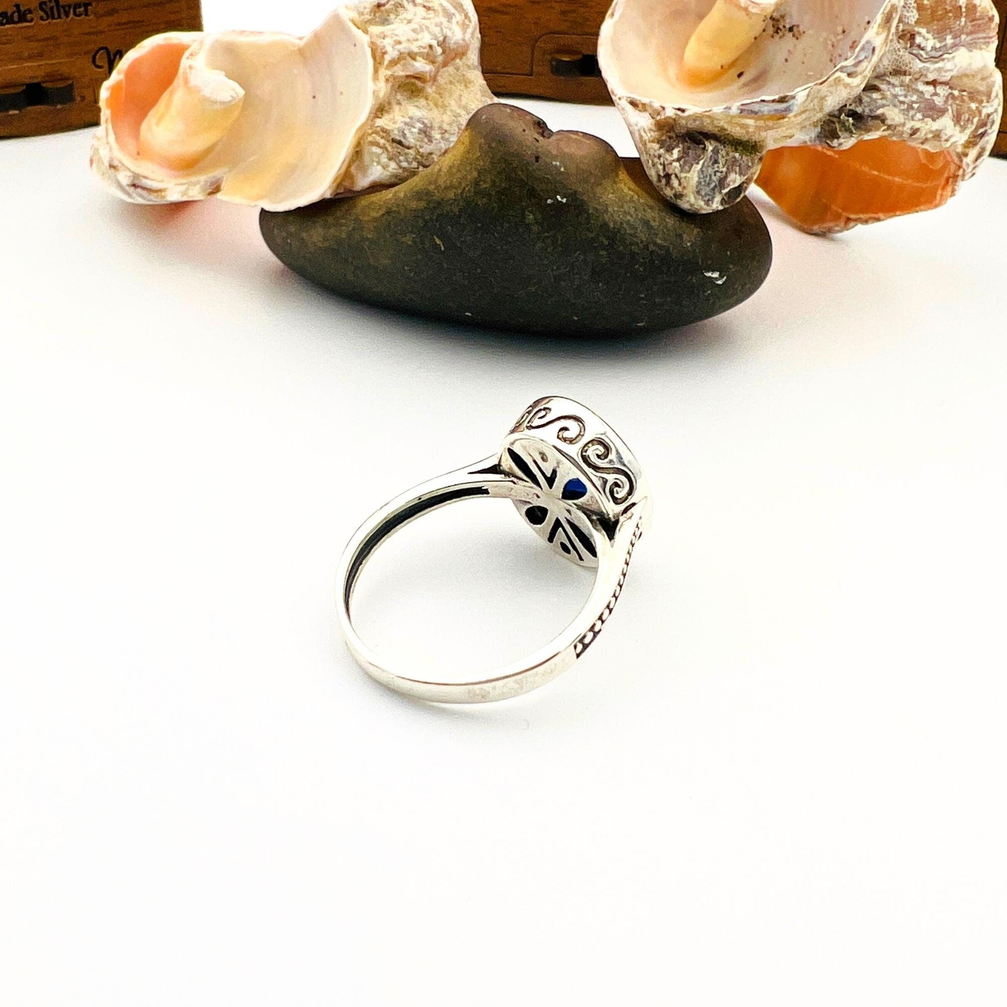 خاتم بيضاوي من الياقوت الأزرق الفاخر مصنوع يدويًا من الفضة الإسترلينية 925 للنساء | مجوهرات هدية أنيقة وفريدة