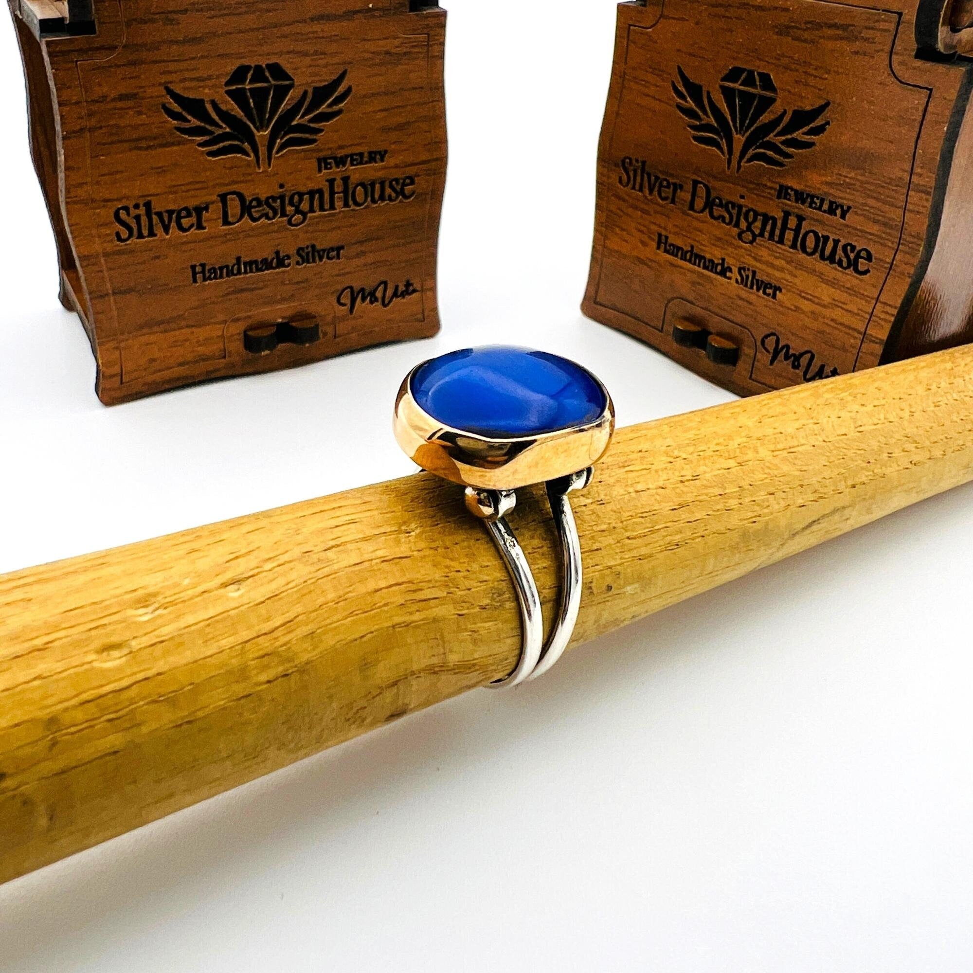 خاتم نسائي بحجر الياقوت الأزرق