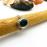 خاتم بيضاوي أنيق مصنوع يدويًا من الفضة الإسترلينية التركية 925 مع زمرد أخضر للنساء