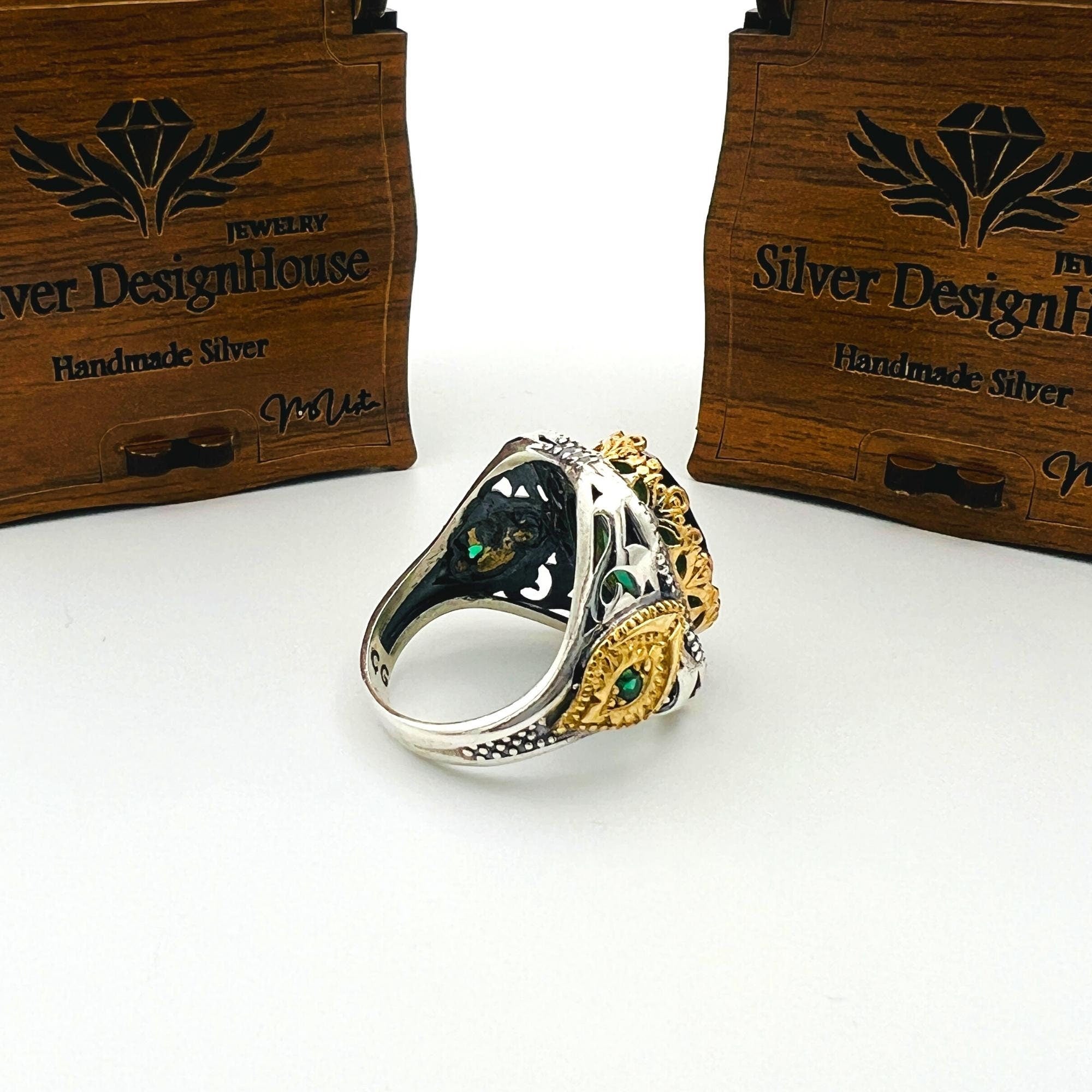خاتم عثماني رجالي يدوي الصنع من الفضة الإسترلينية 925 مع تورمالين أخضر - تصميم بيضاوي فريد
