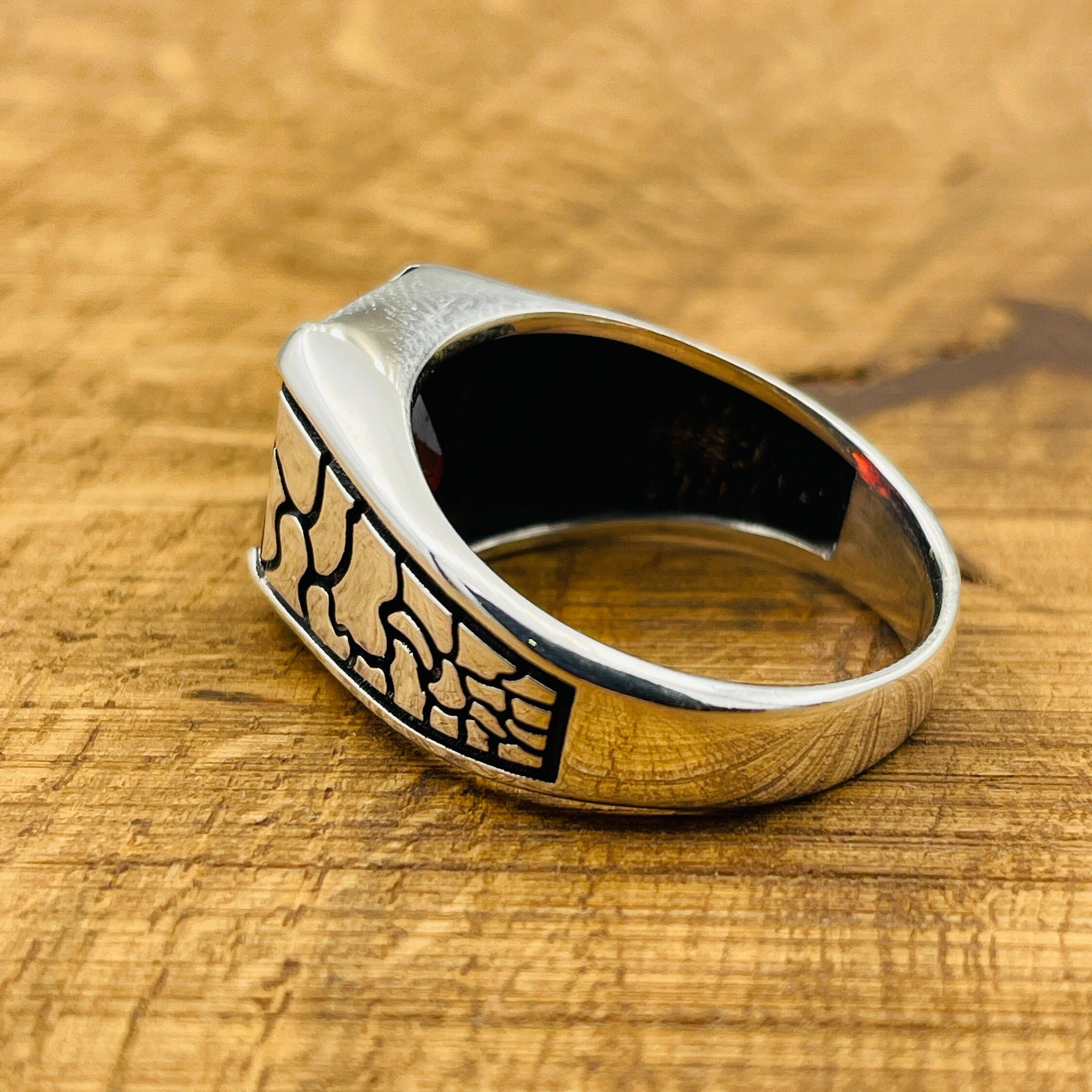خاتم لغز رجالي من الفضة الإسترلينية التركية المصنوع يدويًا مع حجر الياقوت