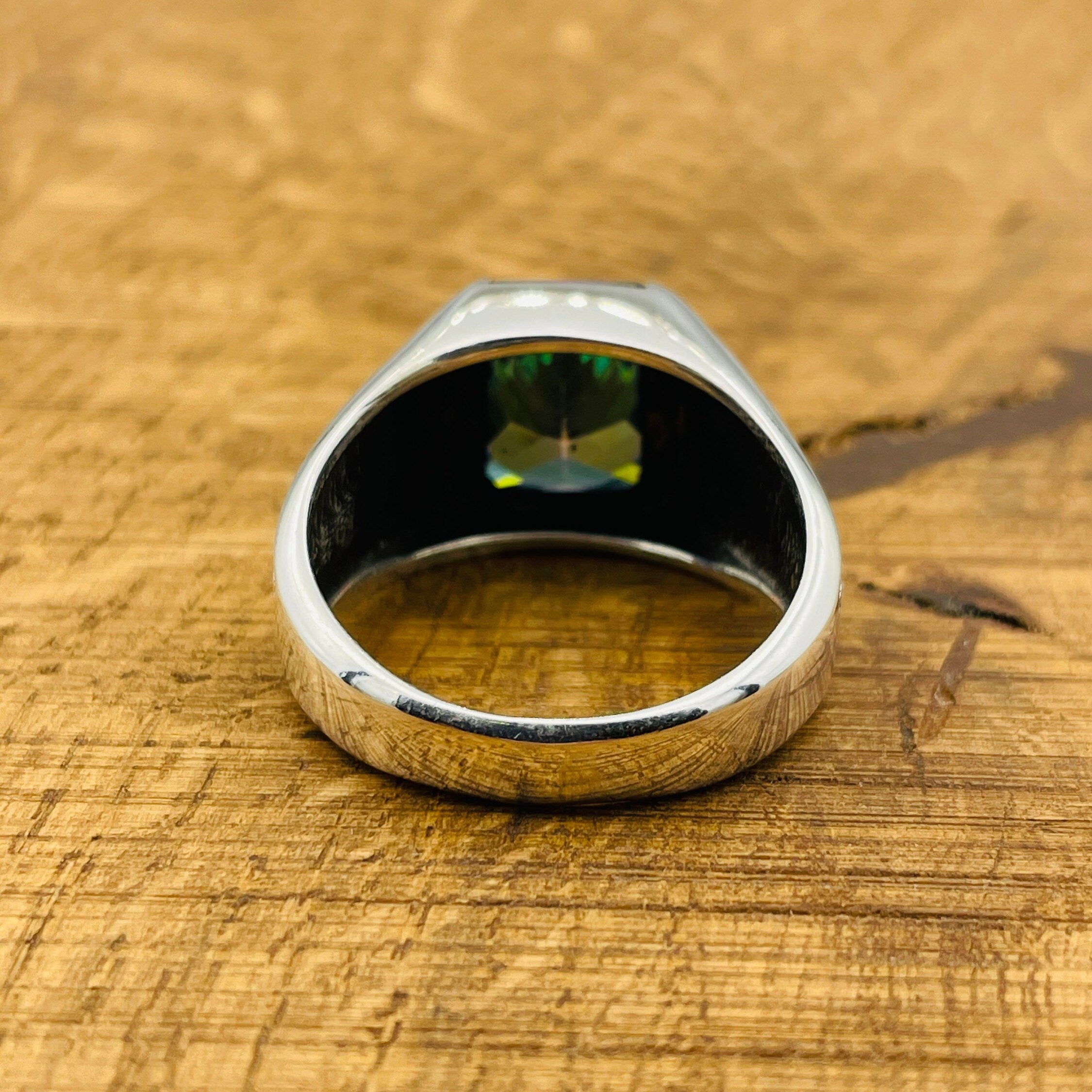 Minimalistisk firkantet multicolor mystisk topas sten puslespil mønster herre ring