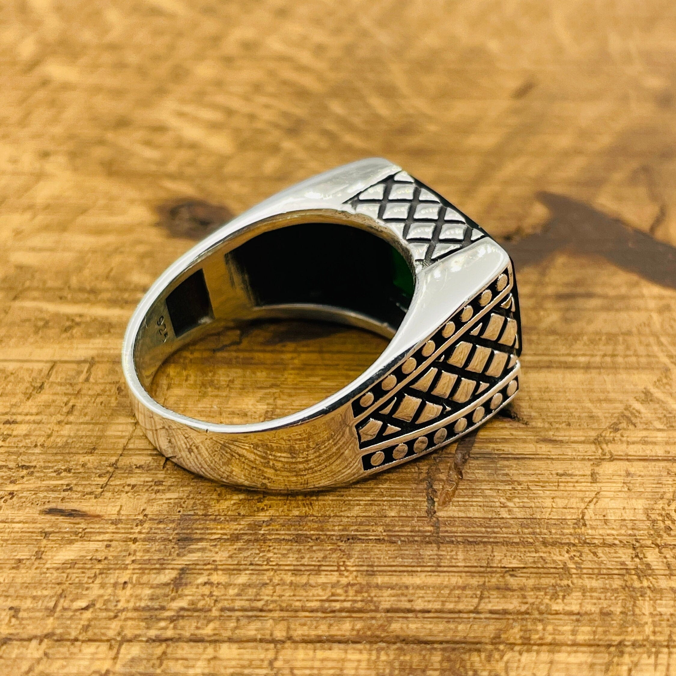 خاتم فضة بحجر زركون أخضر مستطيل للرجال