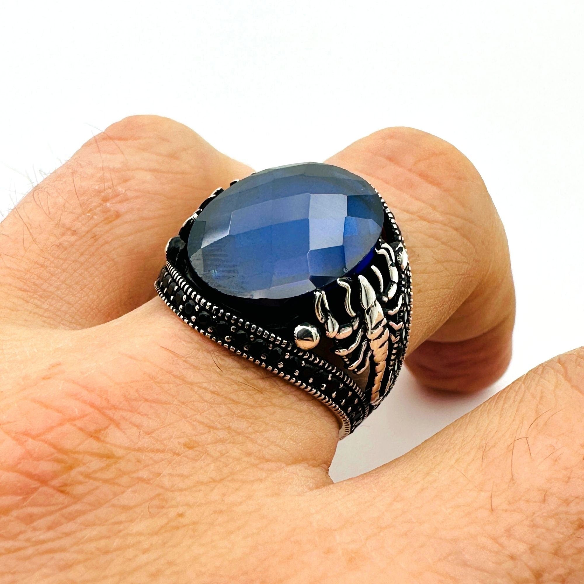 خاتم رجالي فضي بتفاصيل العقرب