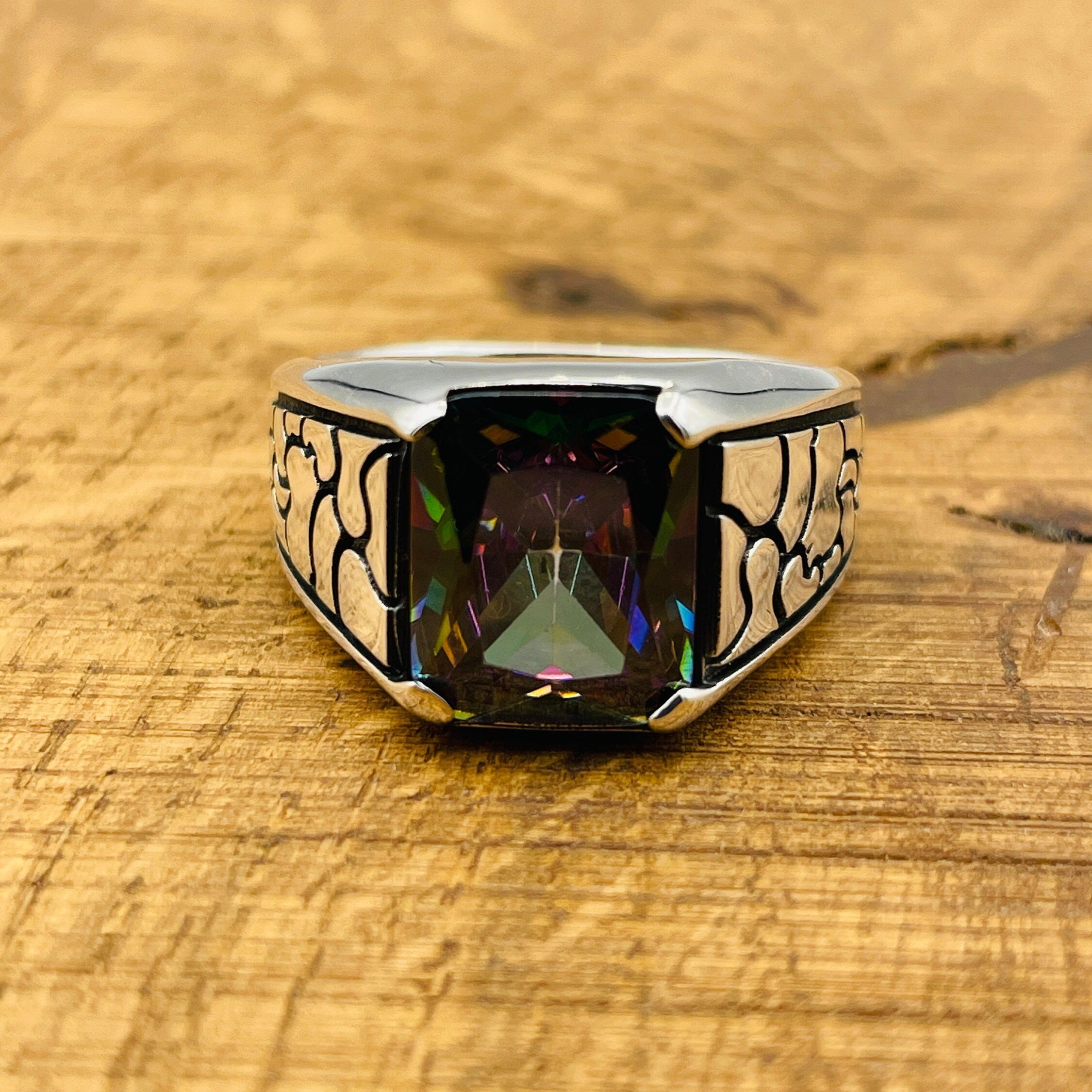 Minimalistisk firkantet multicolor mystisk topas sten puslespil mønster herre ring