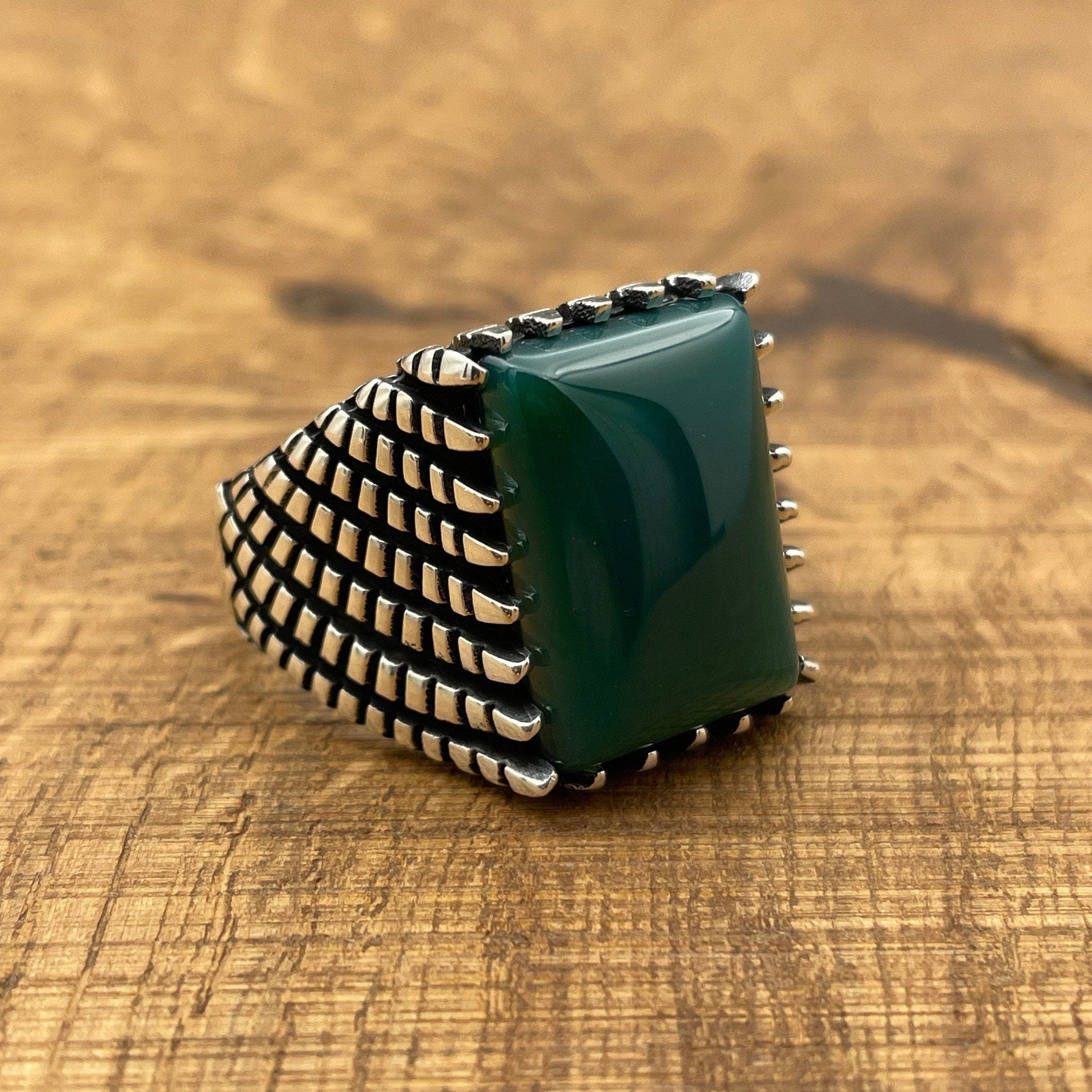 خاتم رجالي من الفضة الإسترلينية 925 مصنوع يدويًا بحجر العقيق الأخضر