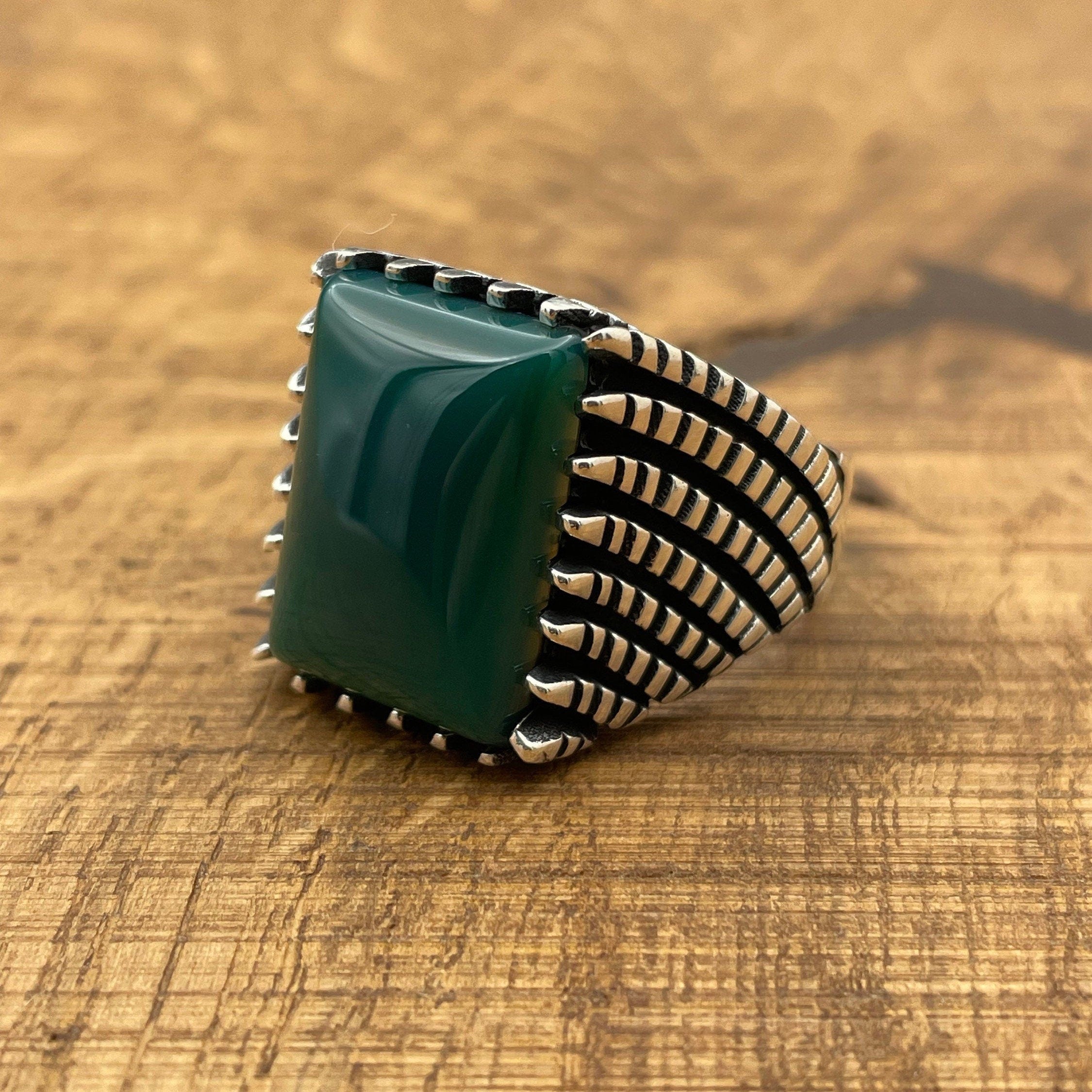 خاتم رجالي من الفضة الإسترلينية 925 مصنوع يدويًا بحجر العقيق الأخضر
