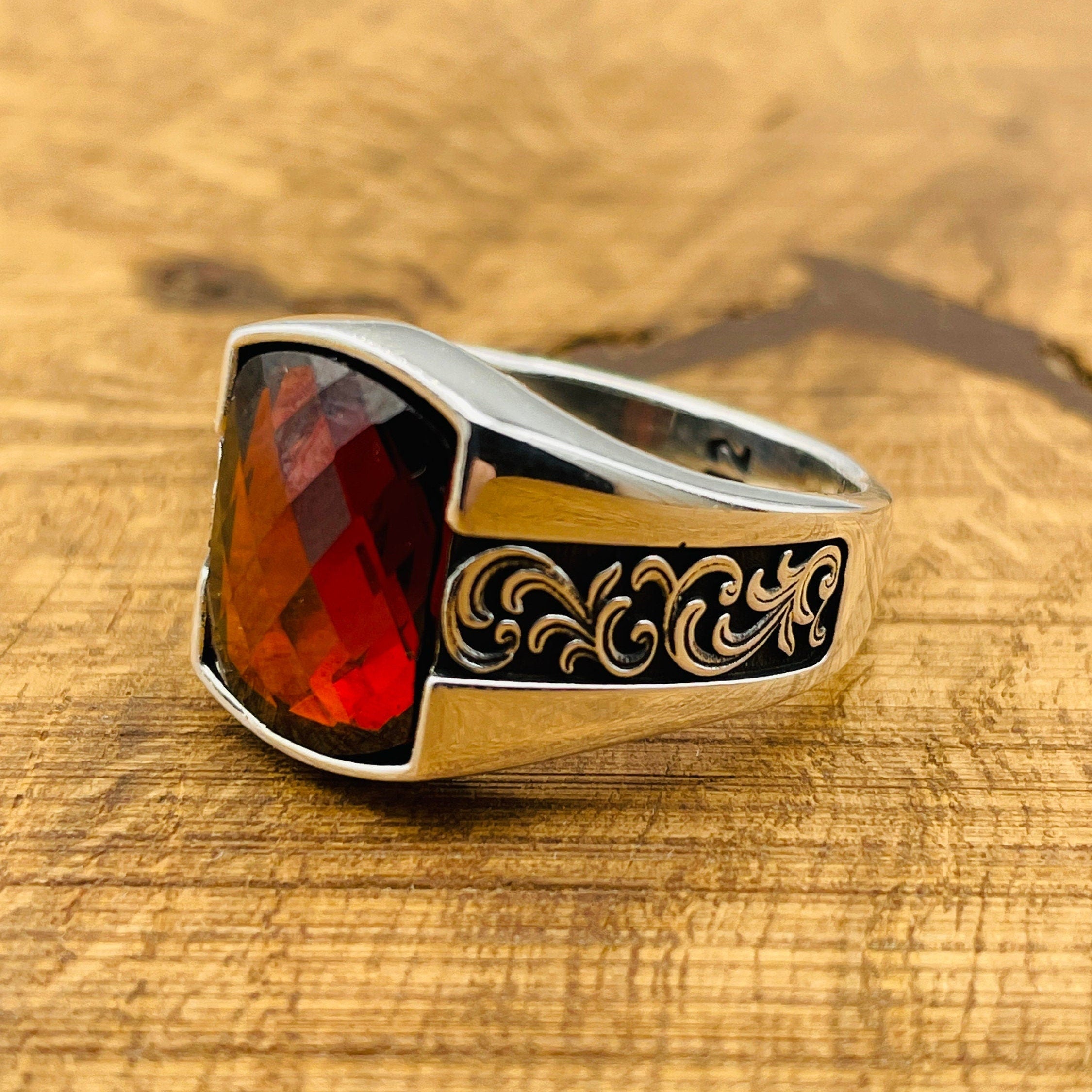 خاتم فضة رجالي مصنوع يدويًا بحجر الزركون