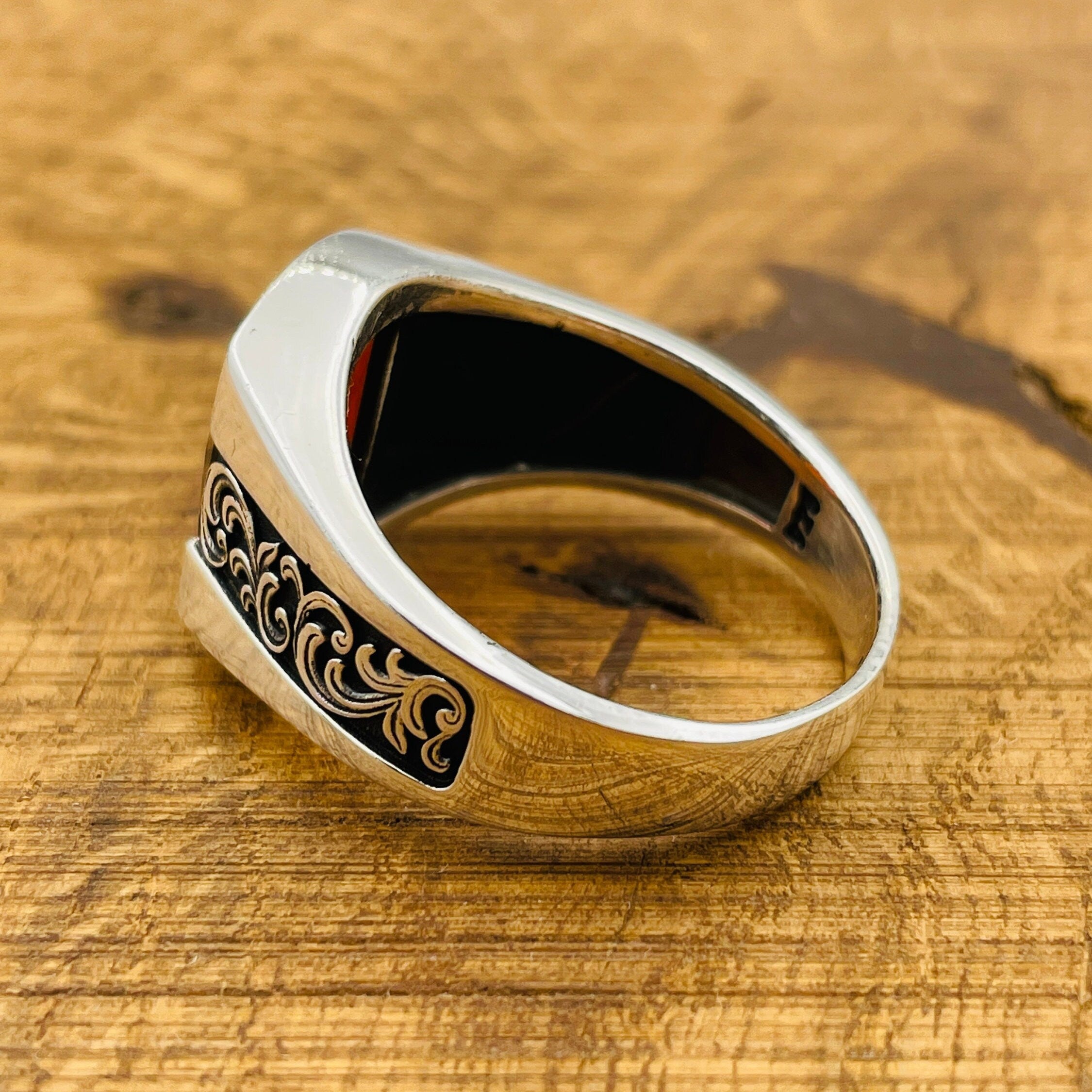 خاتم فضة رجالي مصنوع يدويًا بحجر الزركون