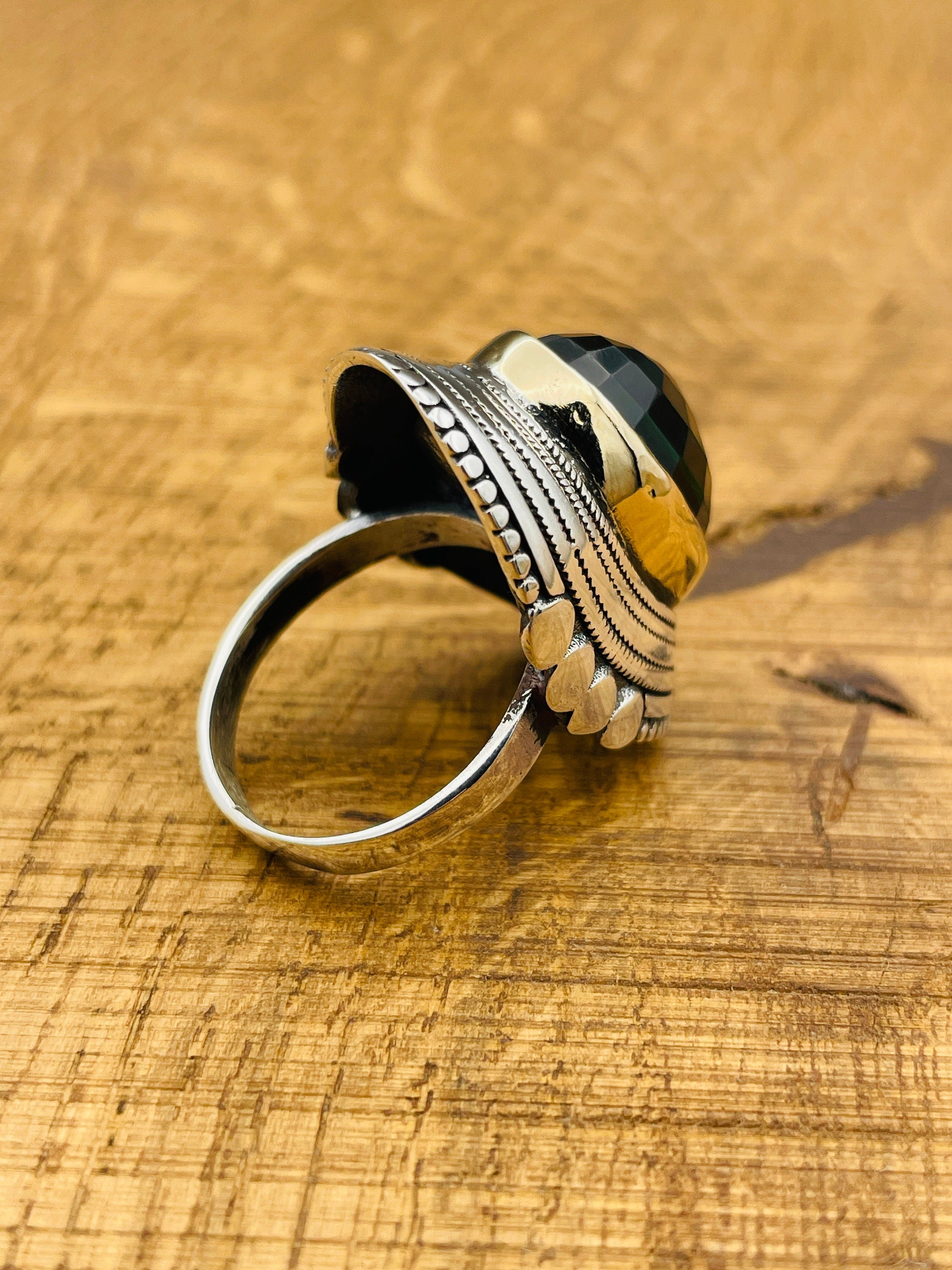 خاتم فضة إسترليني 925 مرصع بالزمرد مستوحى من الطراز العثماني مصنوع يدويًا للنساء