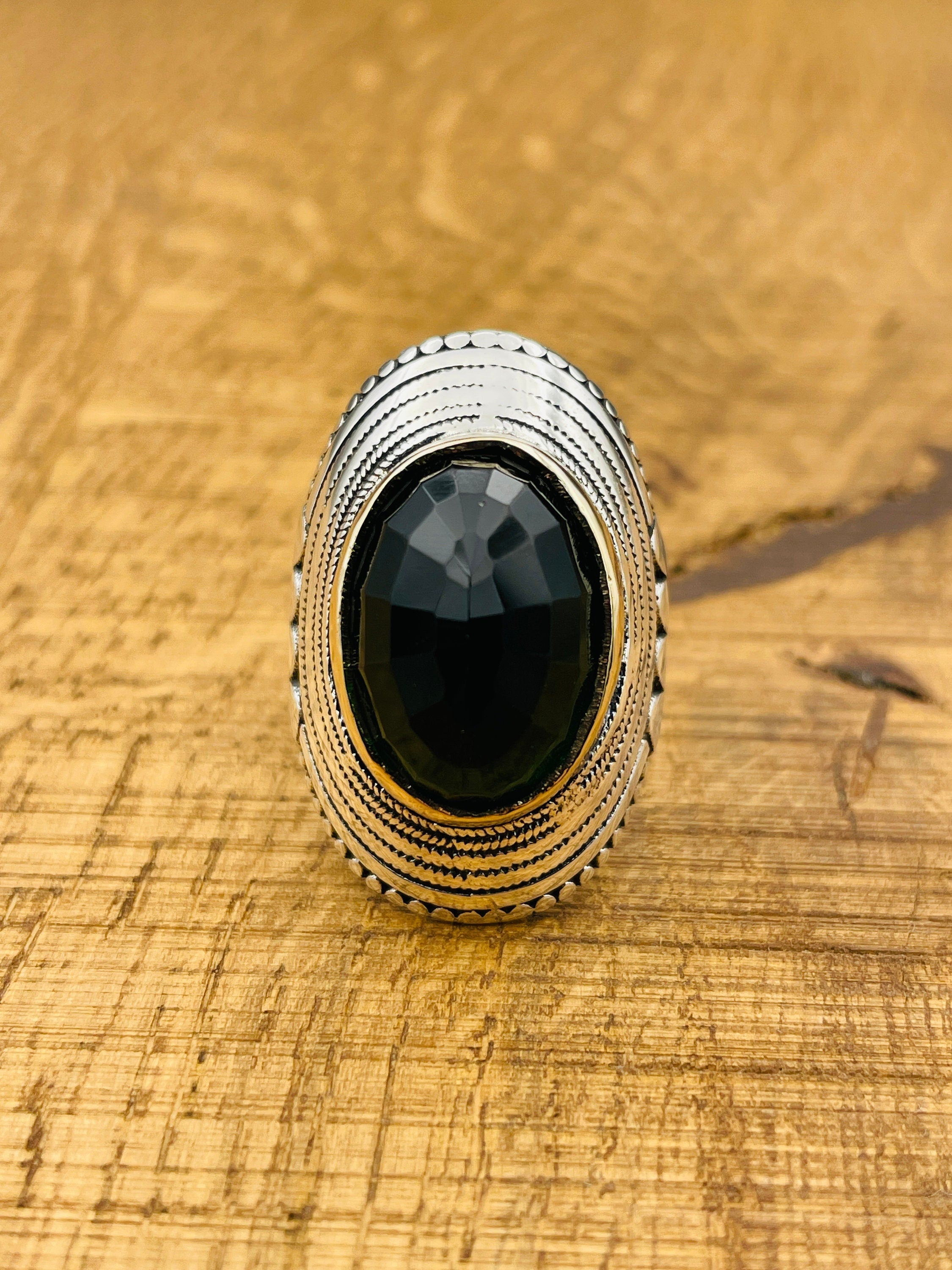 خاتم فضة إسترليني 925 مرصع بالزمرد مستوحى من الطراز العثماني مصنوع يدويًا للنساء