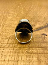 خاتم عتيق من الفضة الإسترلينية 925 و تورمالين بارايبا الأحمر الجريء لها