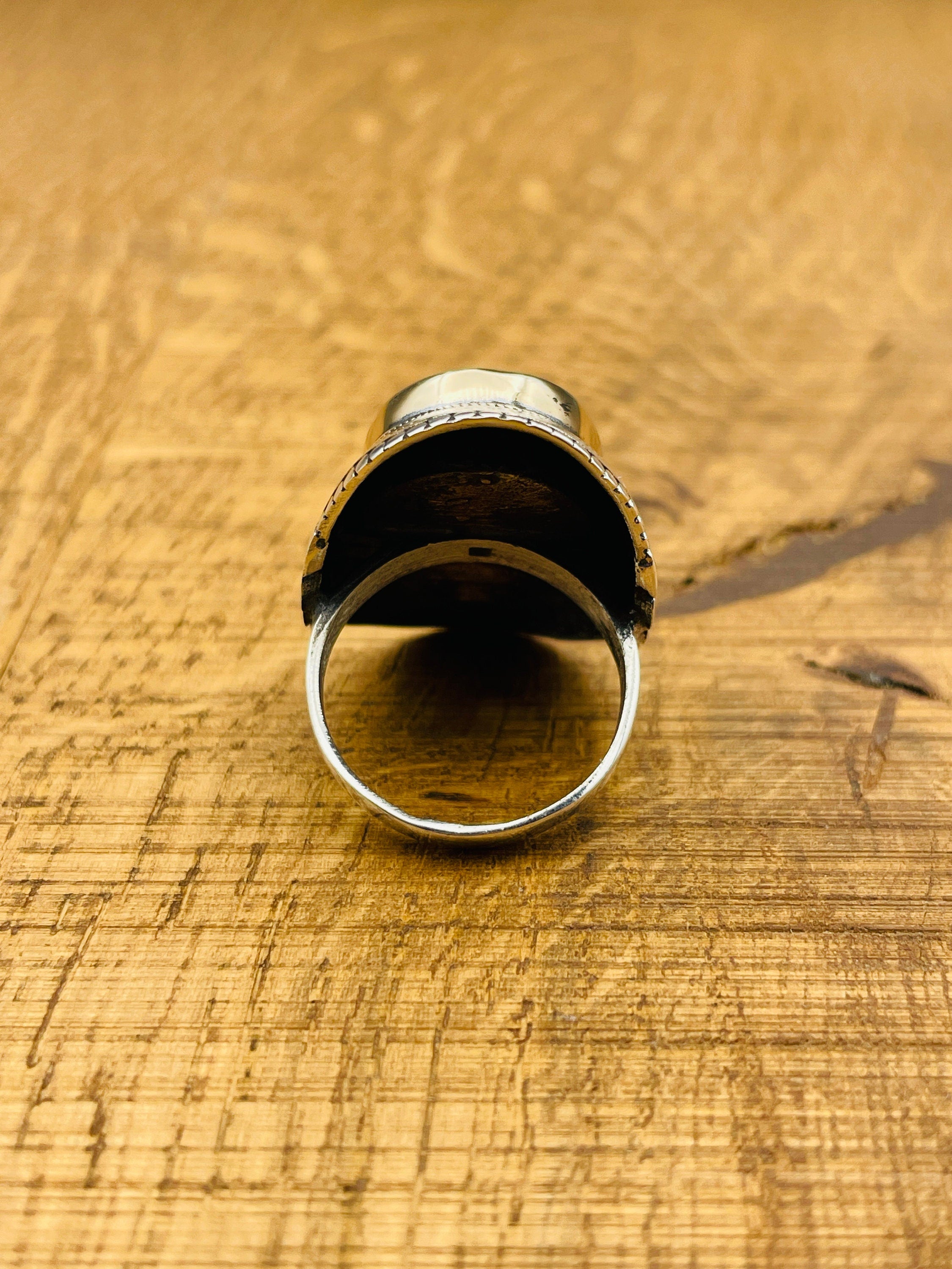 خاتم عتيق من الفضة الإسترلينية 925 و تورمالين بارايبا الأحمر الجريء لها