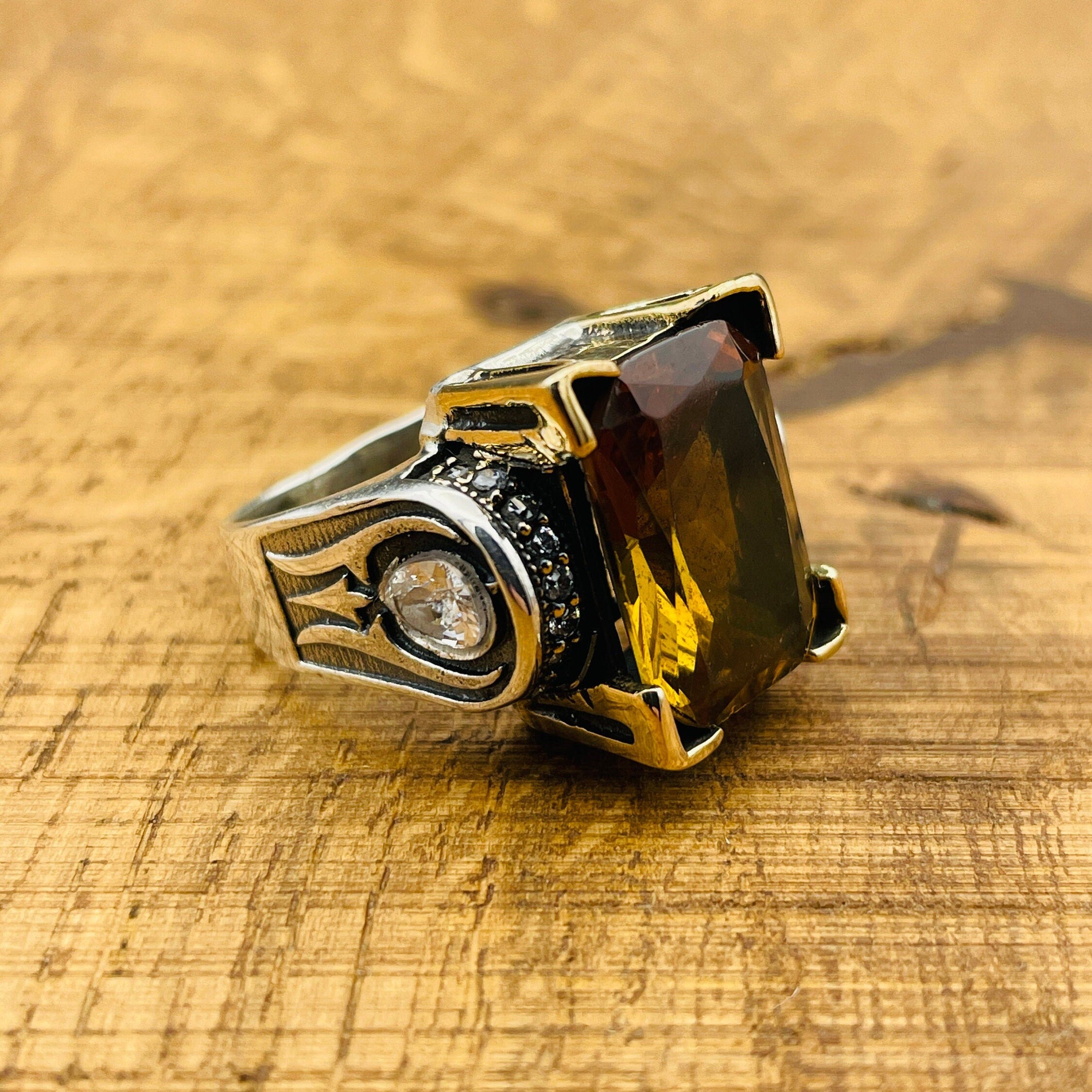 خاتم زولتانيت تركي يدوي الصنع من الفضة الإسترلينية - حجر كريم سحري يغير لونه للنساء