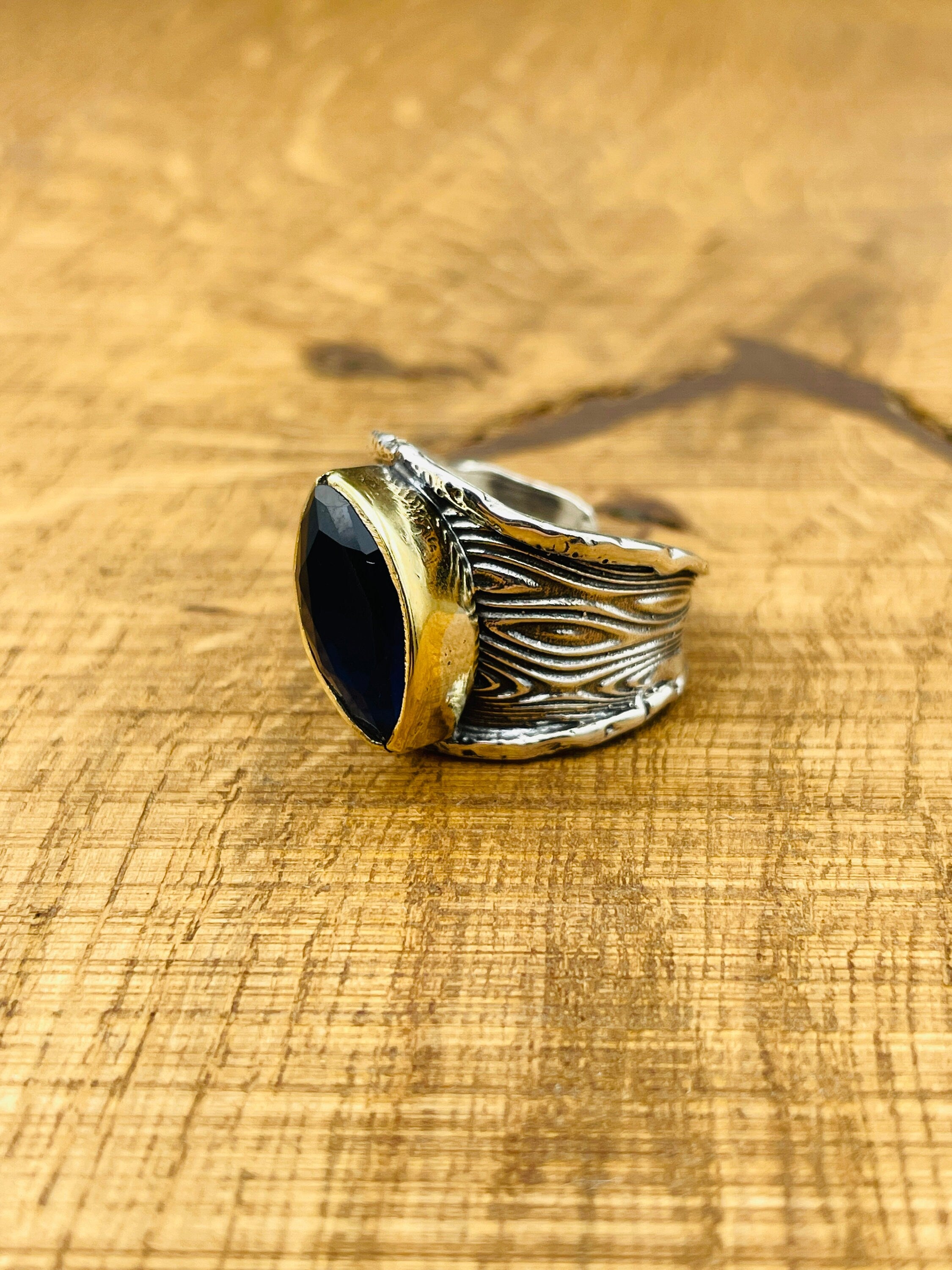 خاتم فضة نسائي بحجر ياقوت أزرق