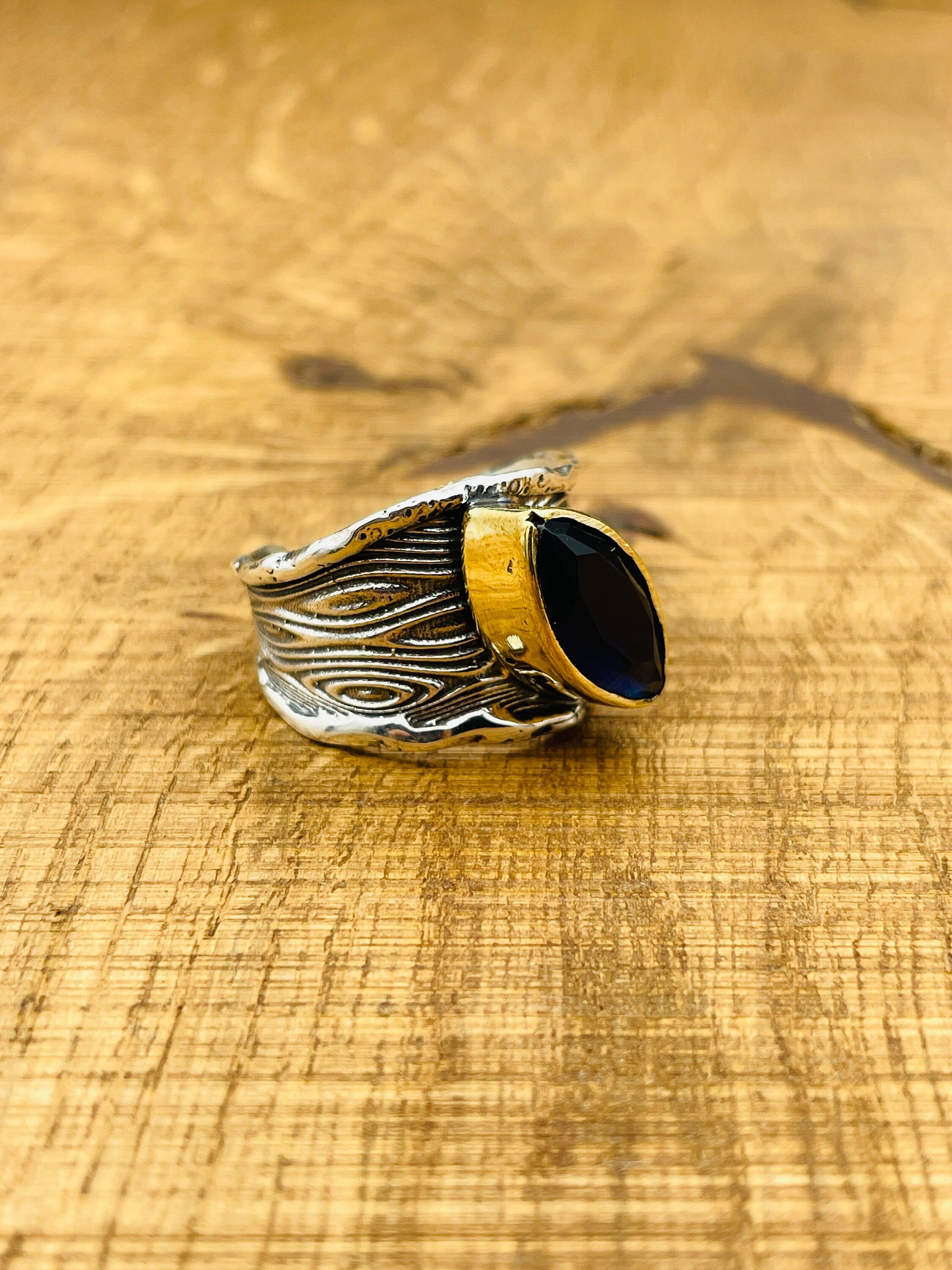 خاتم فضة نسائي بحجر ياقوت أزرق