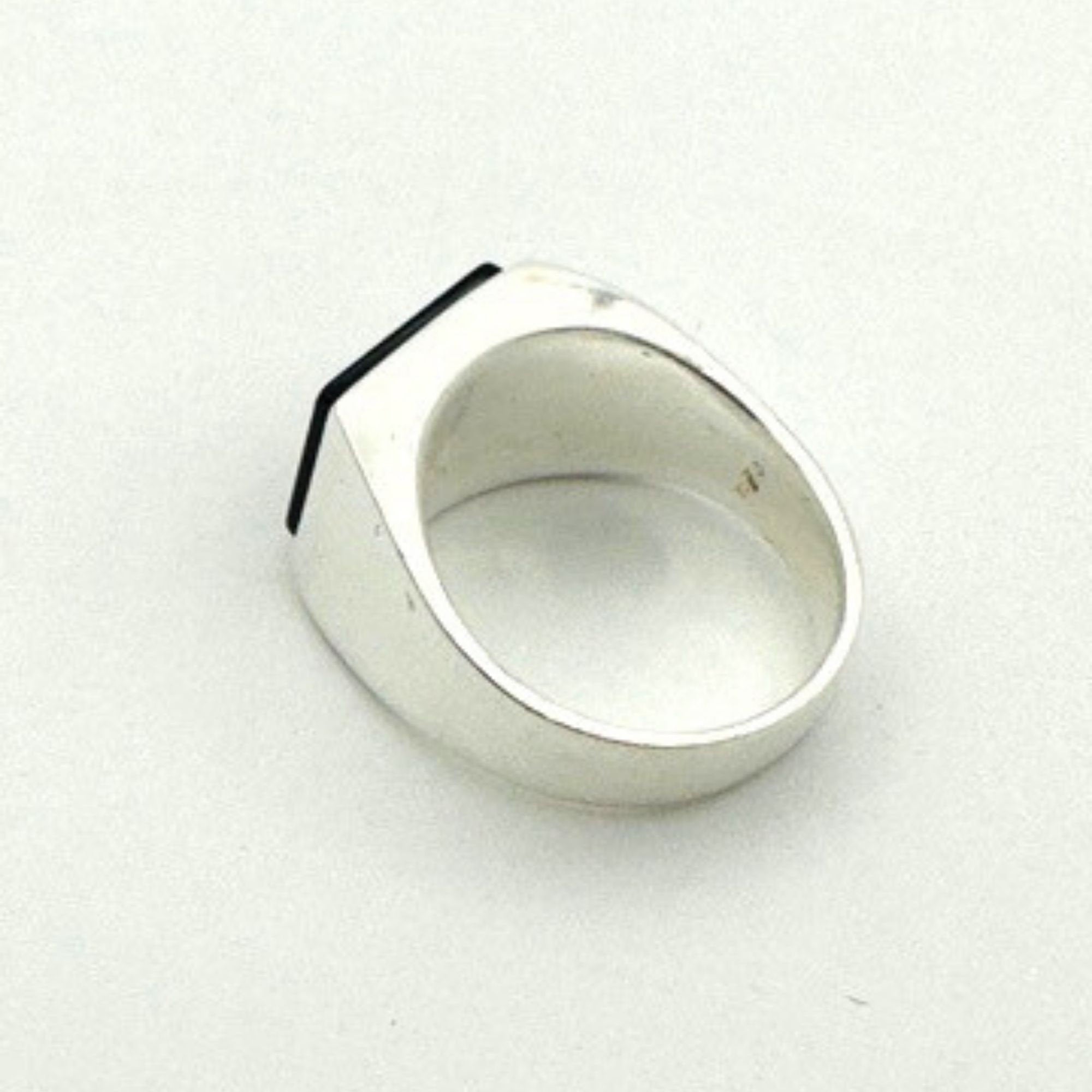 خاتم رجالي من الفضة بحجر العقيق الأسود الطبيعي بشكل مستطيل