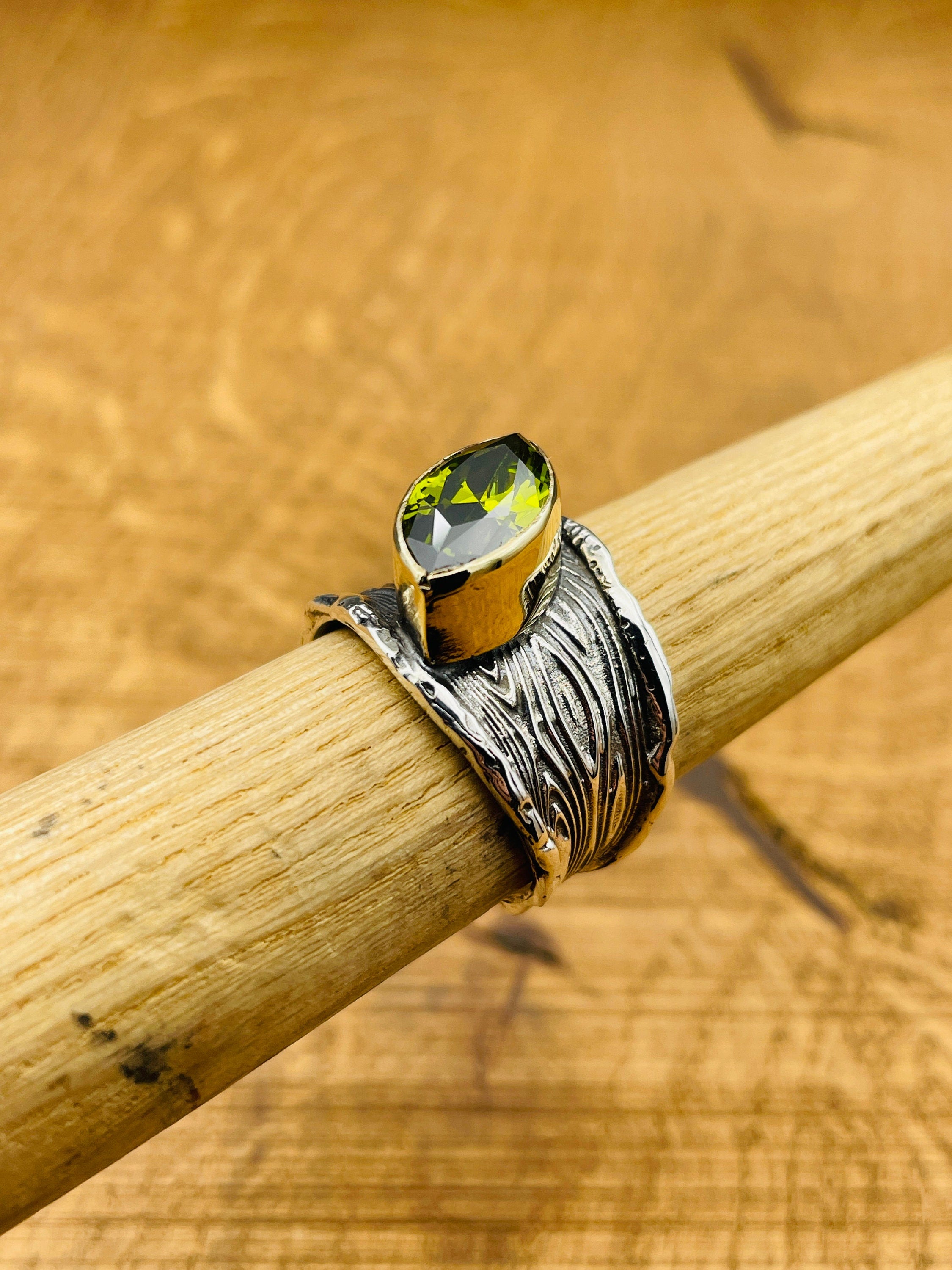 خاتم فضة بيريدوت للنساء