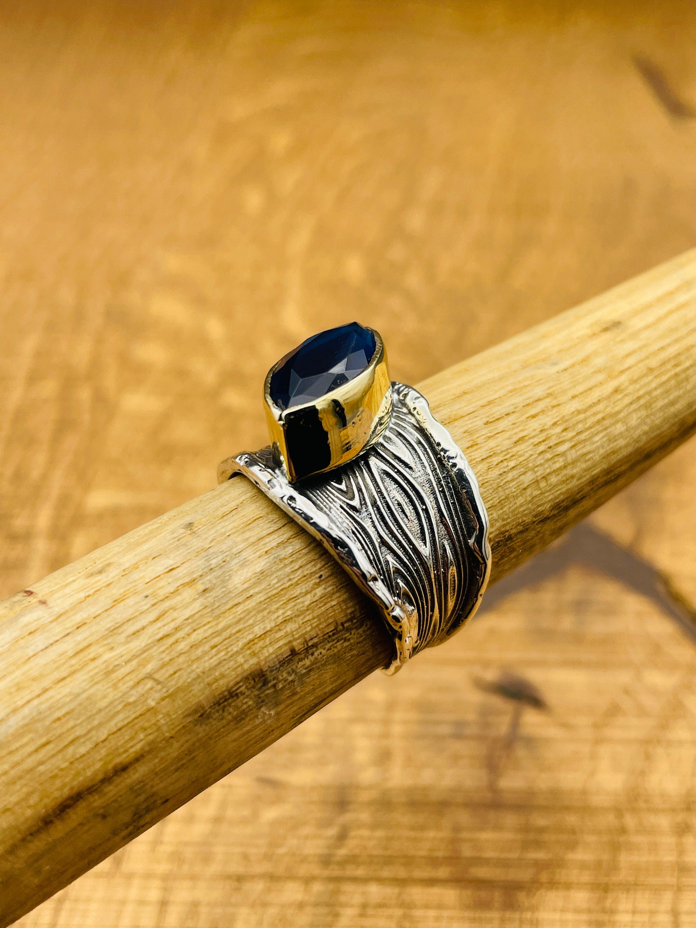 خاتم فضة نسائي بحجر ياقوت أزرق