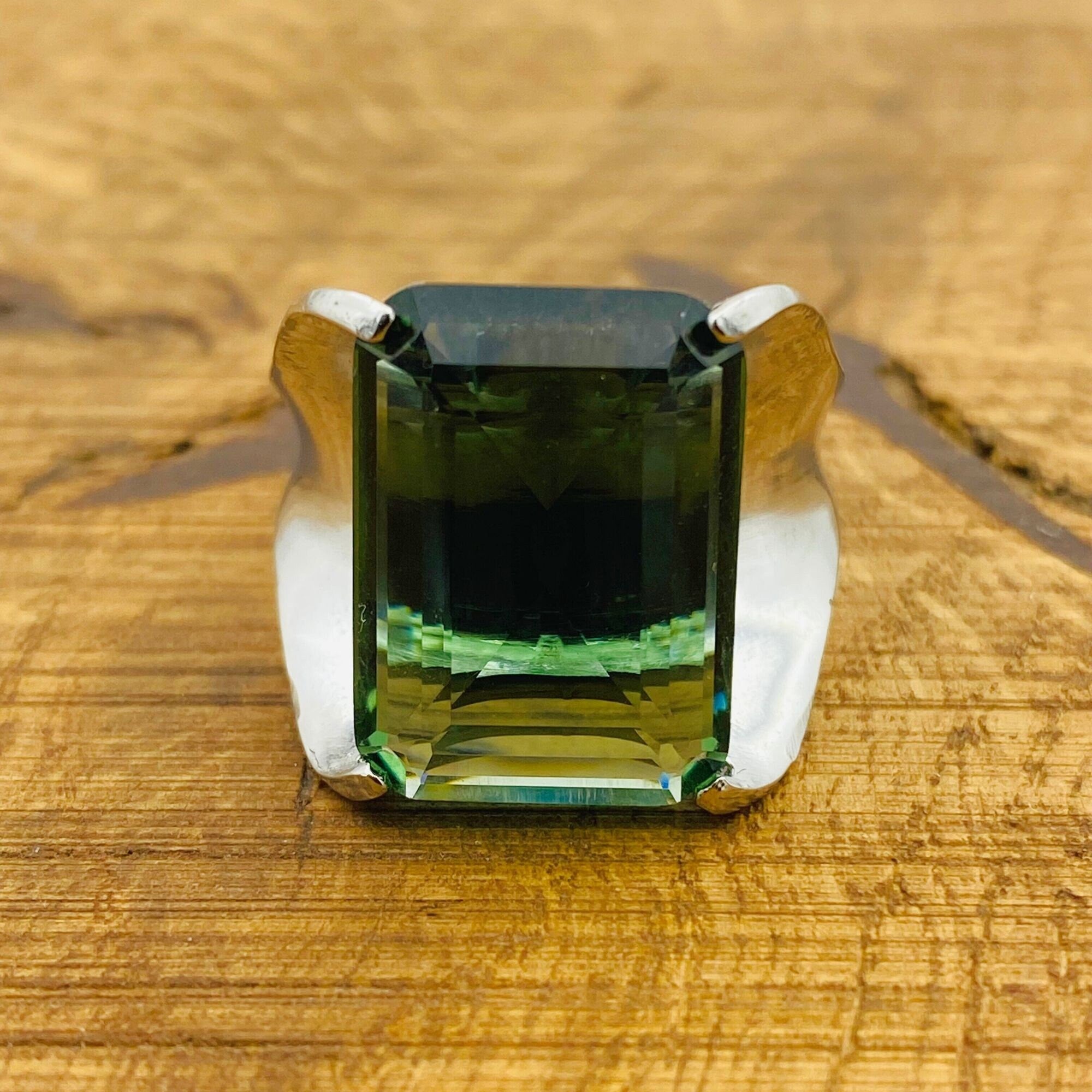 خاتم بيريدوت أخضر مصنوع يدويًا - فضة استرلينية 925 أصلية للنساء