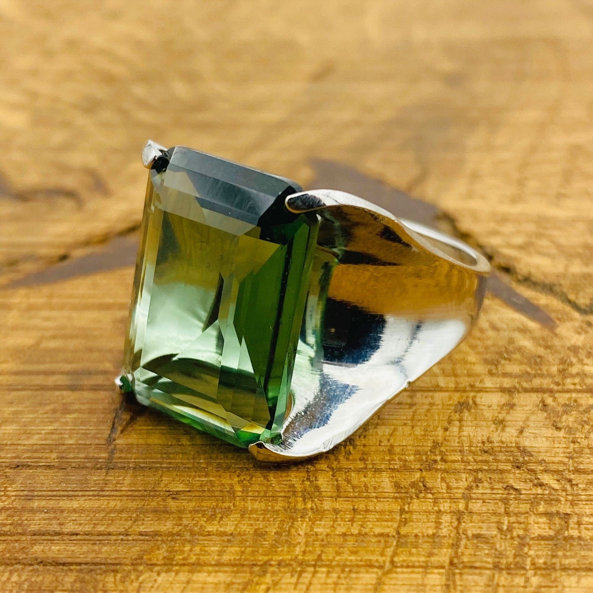 خاتم بيريدوت أخضر مصنوع يدويًا - فضة استرلينية 925 أصلية للنساء