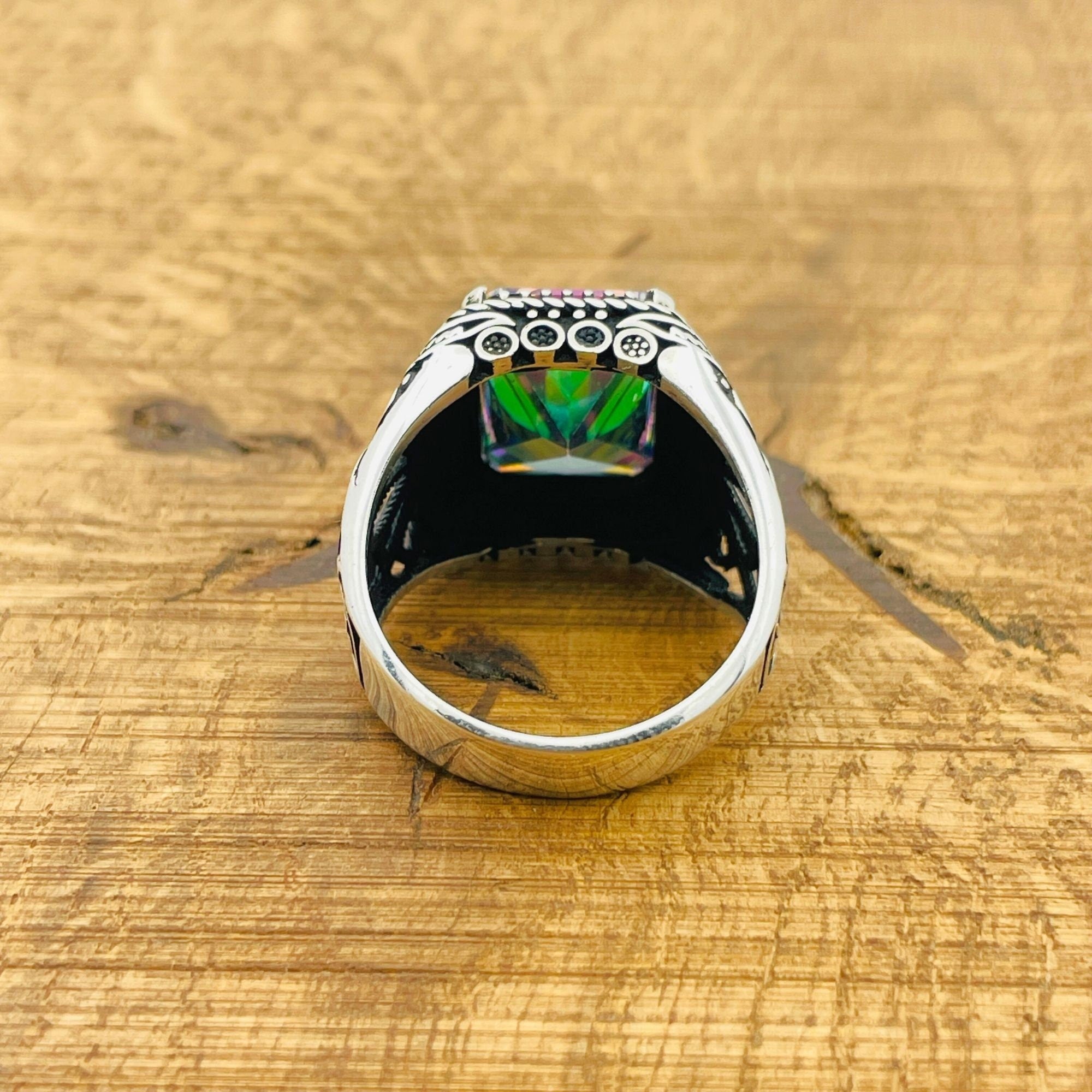 خاتم رجالي يدوي الصنع من الفضة الإسترلينية التركية بحجر التوباز الغامض - حجر كريم مربع متعدد الألوان