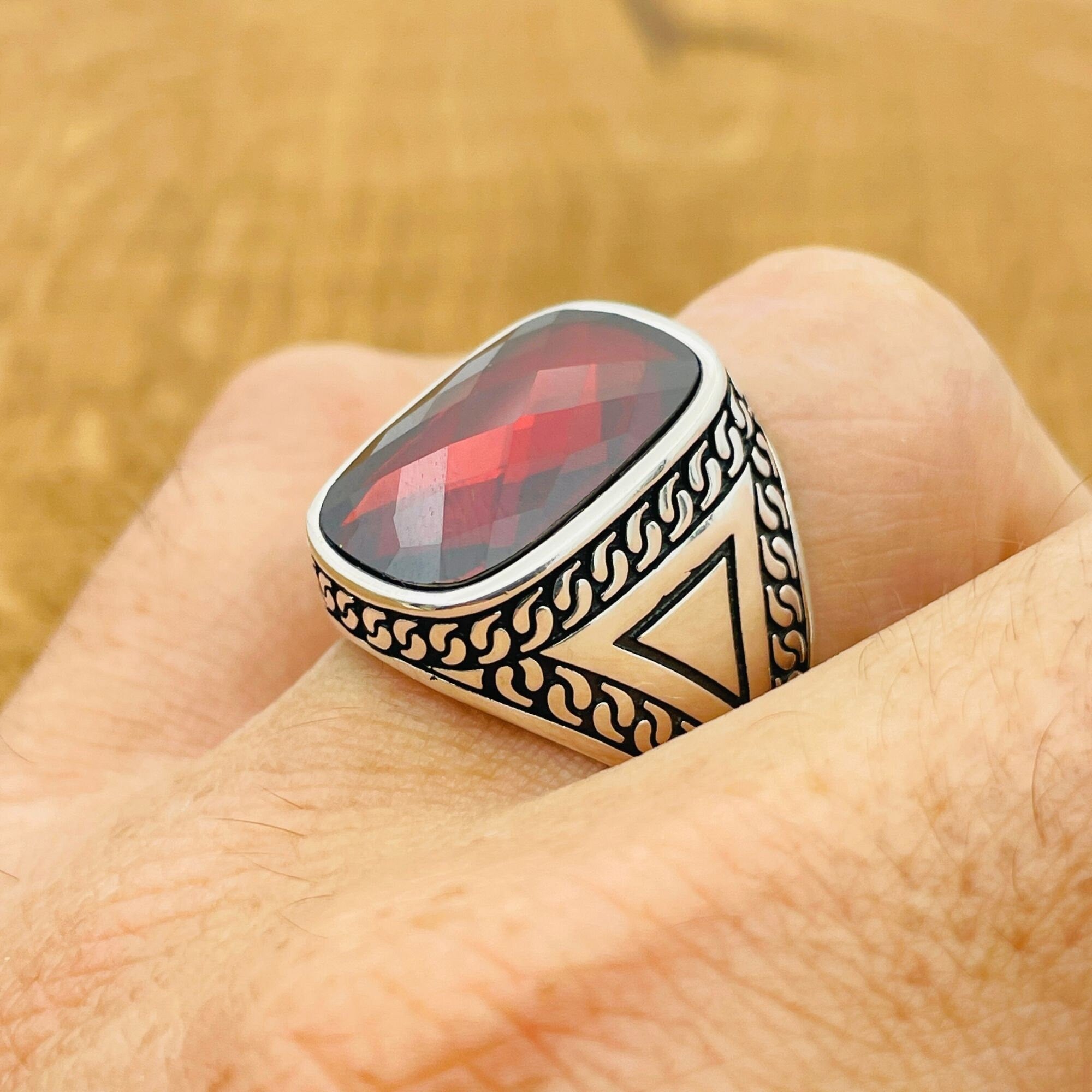 خاتم رجالي مصنوع يدويًا من الفضة الإسترلينية التركية 925 | زركون أحمر مربع عتيق
