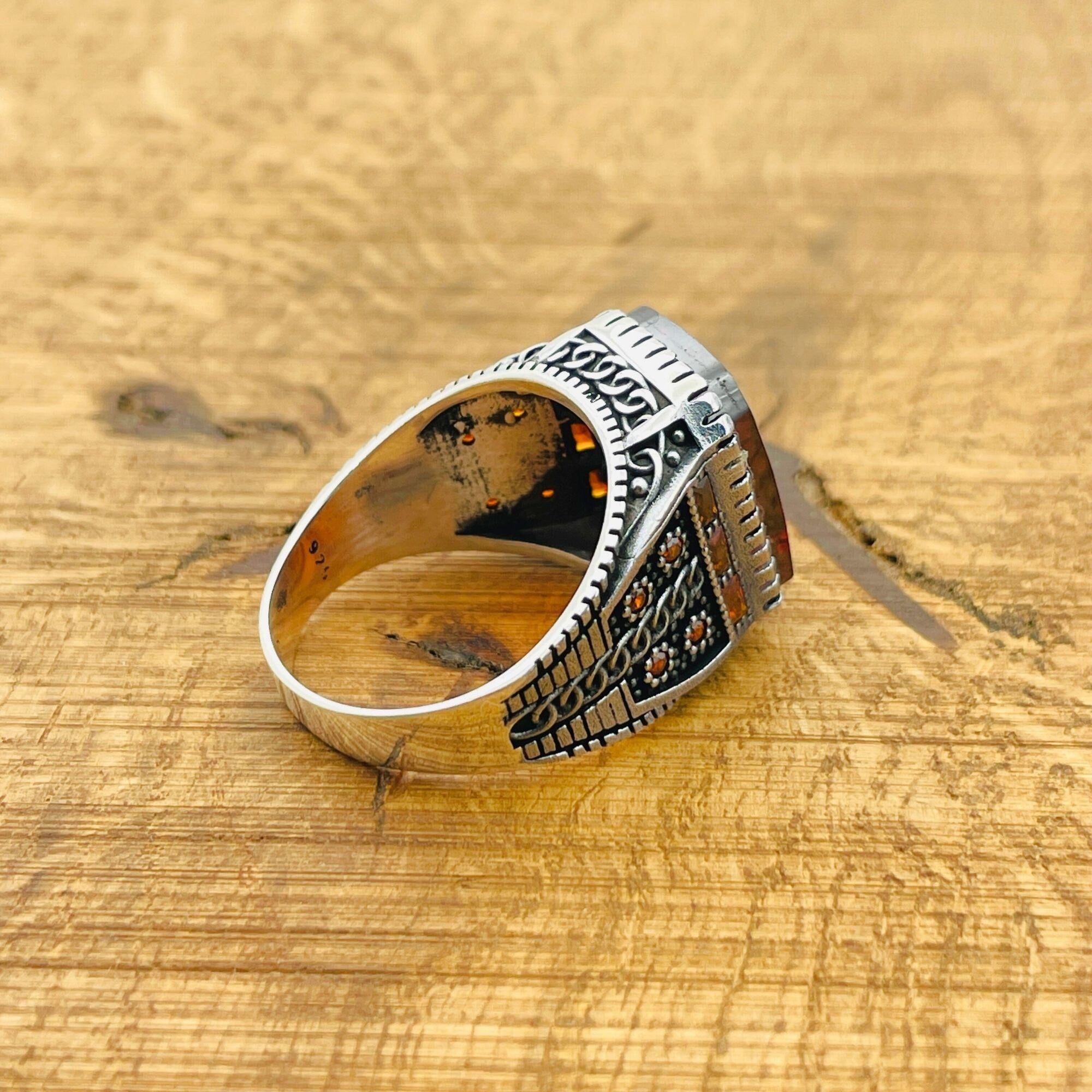 خاتم رجالي تركي يدوي الصنع من الفضة الإسترلينية 925 مع زركون أحمر - تصميم مربع عثماني