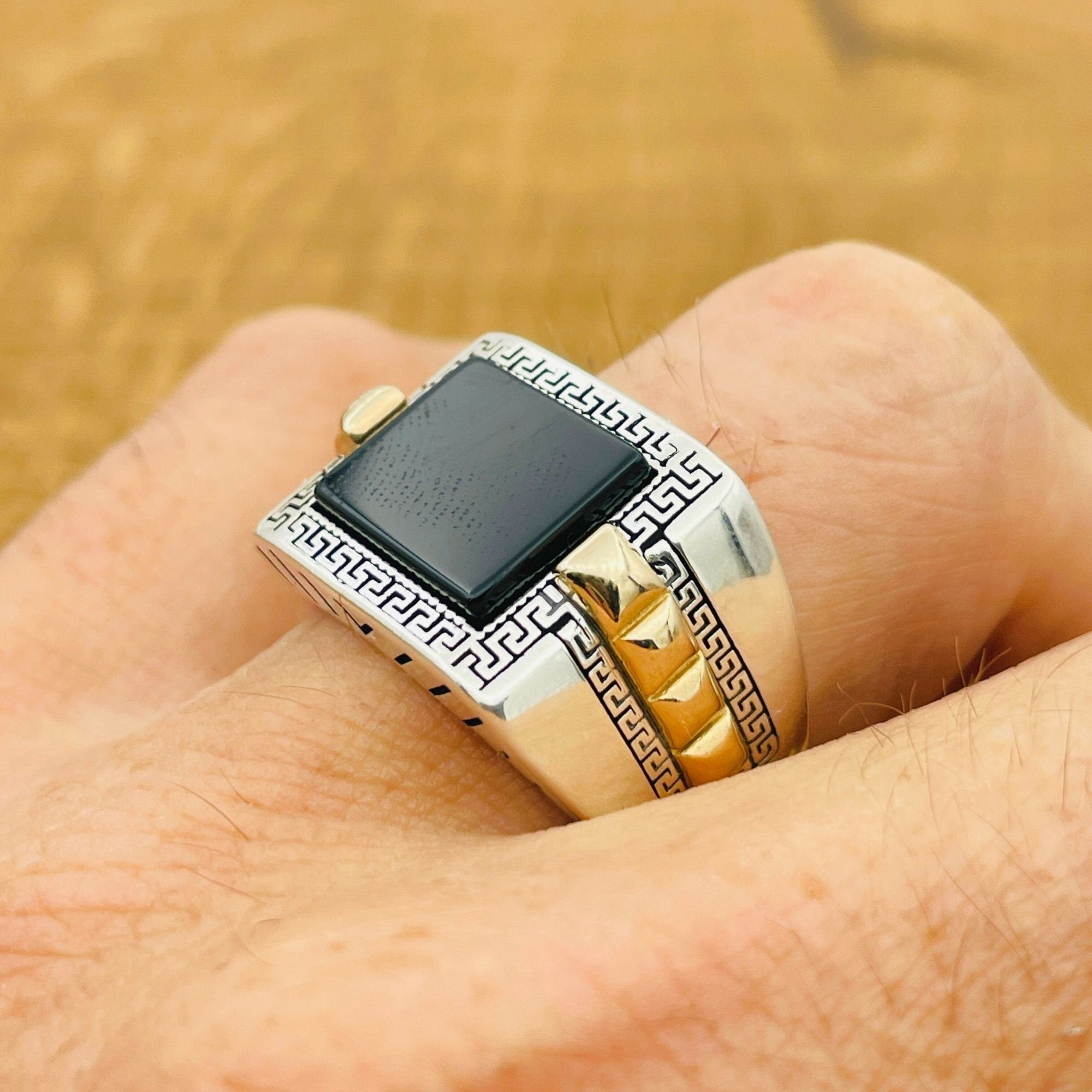 خاتم فضة استرليني 925 مرصع بعقيق أسود مصنوع يدوياً للرجال - أناقة وقوة خالدة