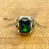 خاتم رجالي مربع يدوياً تركي من الفضة الإسترلينية 925 مع زمرد