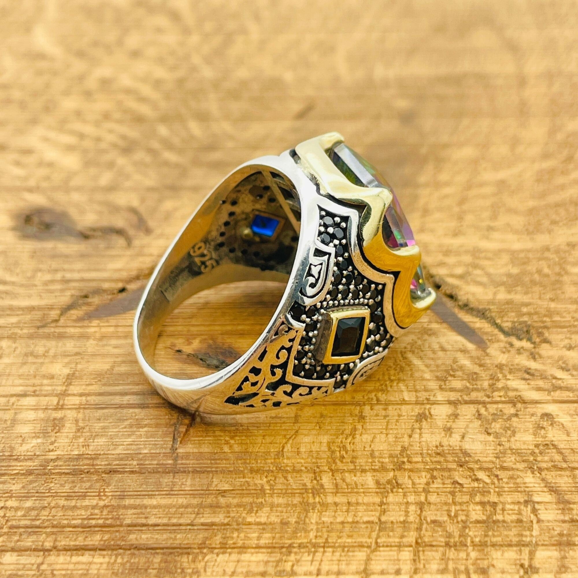 خاتم رجالي يدوي من الفضة الإسترلينية 925 مع حجر التوباز الغامض | هدية جريئة متعددة الألوان للحجر الكريم له