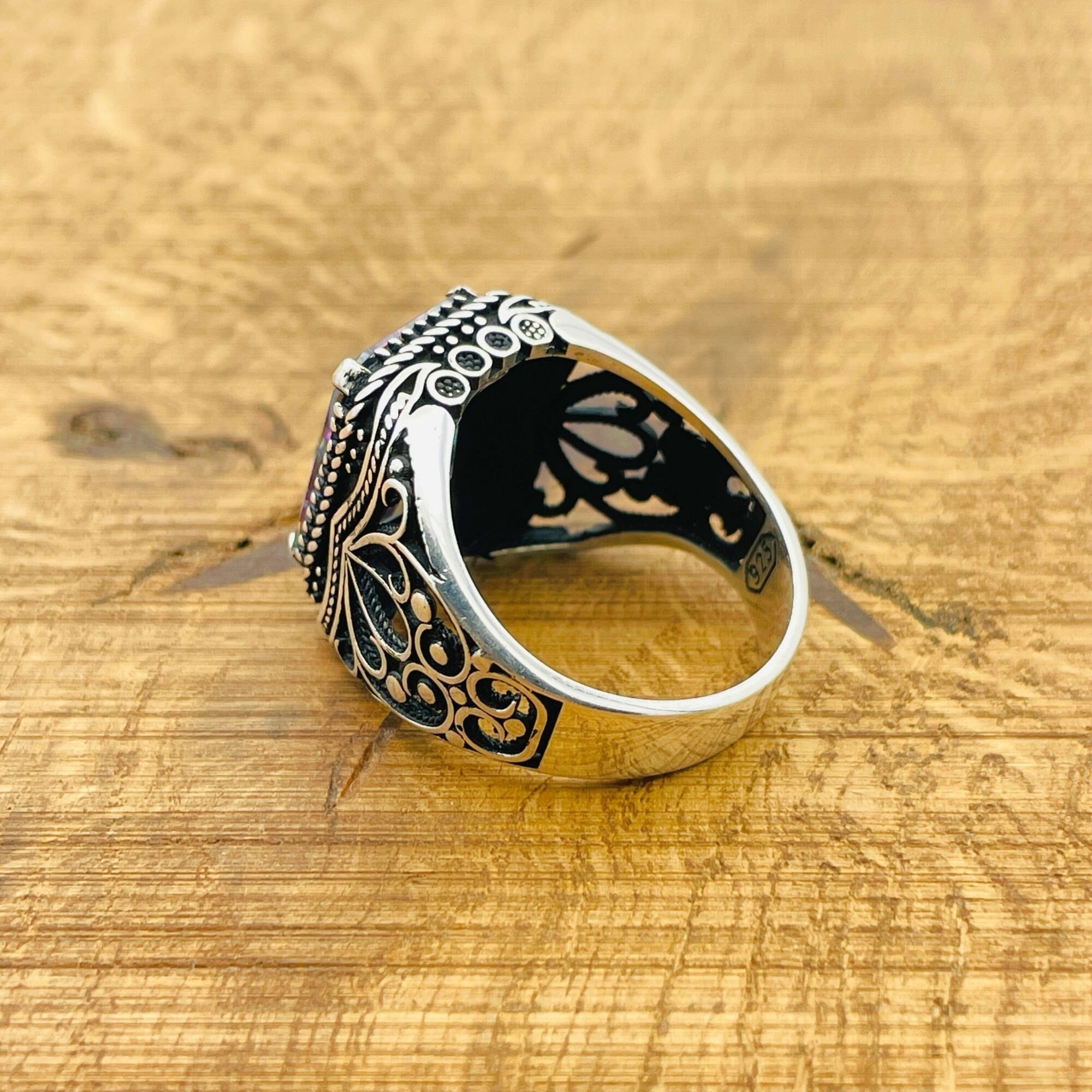 خاتم رجالي يدوي الصنع من الفضة الإسترلينية التركية بحجر التوباز الغامض - حجر كريم مربع متعدد الألوان