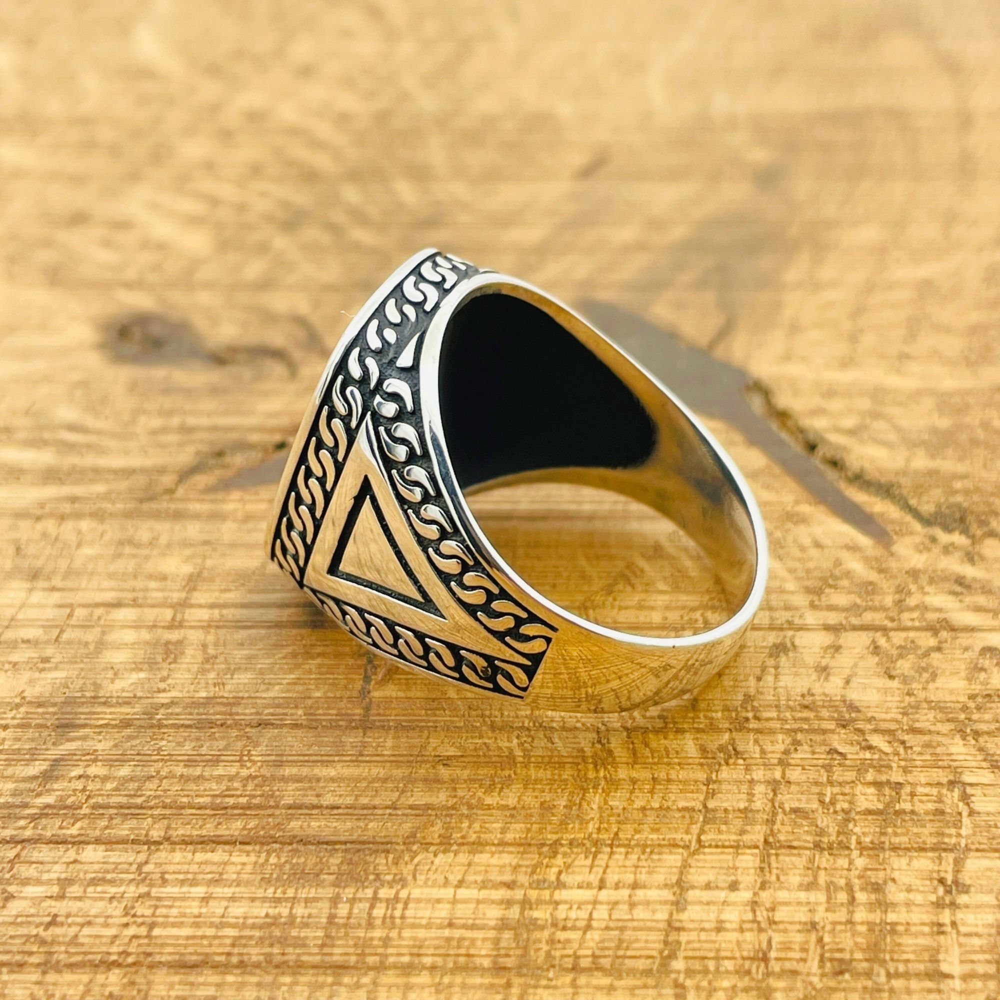 خاتم مربع من الفضة الإسترلينية 925 التركية المصنوع يدوياً للرجال مع حجر العقيق الأسود الراقي