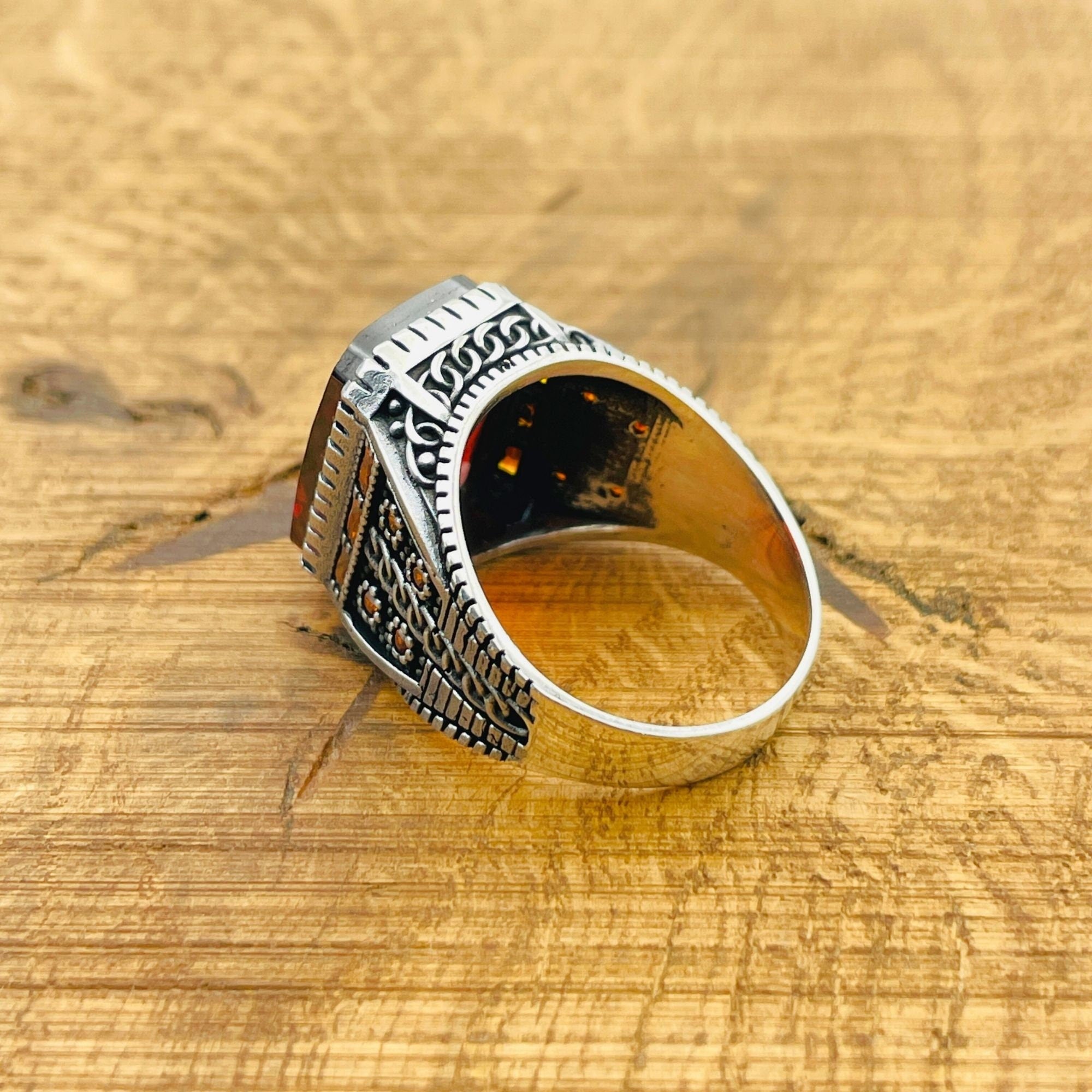 خاتم رجالي تركي يدوي الصنع من الفضة الإسترلينية 925 مع زركون أحمر - تصميم مربع عثماني