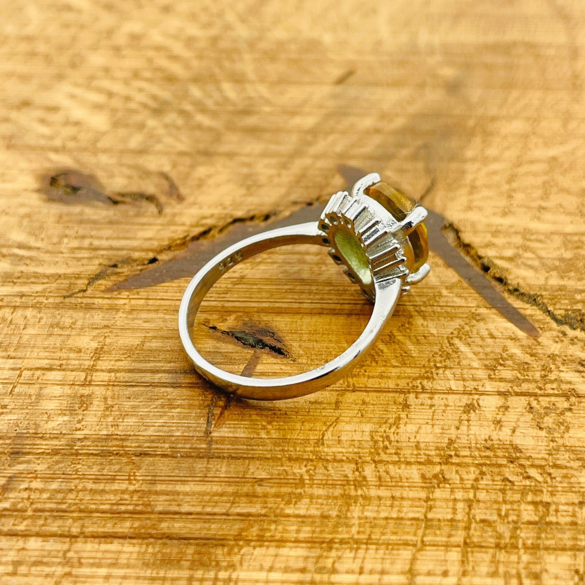 خاتم فضة إسترليني تركي مصنوع يدويًا من الزولتانيت للنساء - حجر كريم يتغير لونه