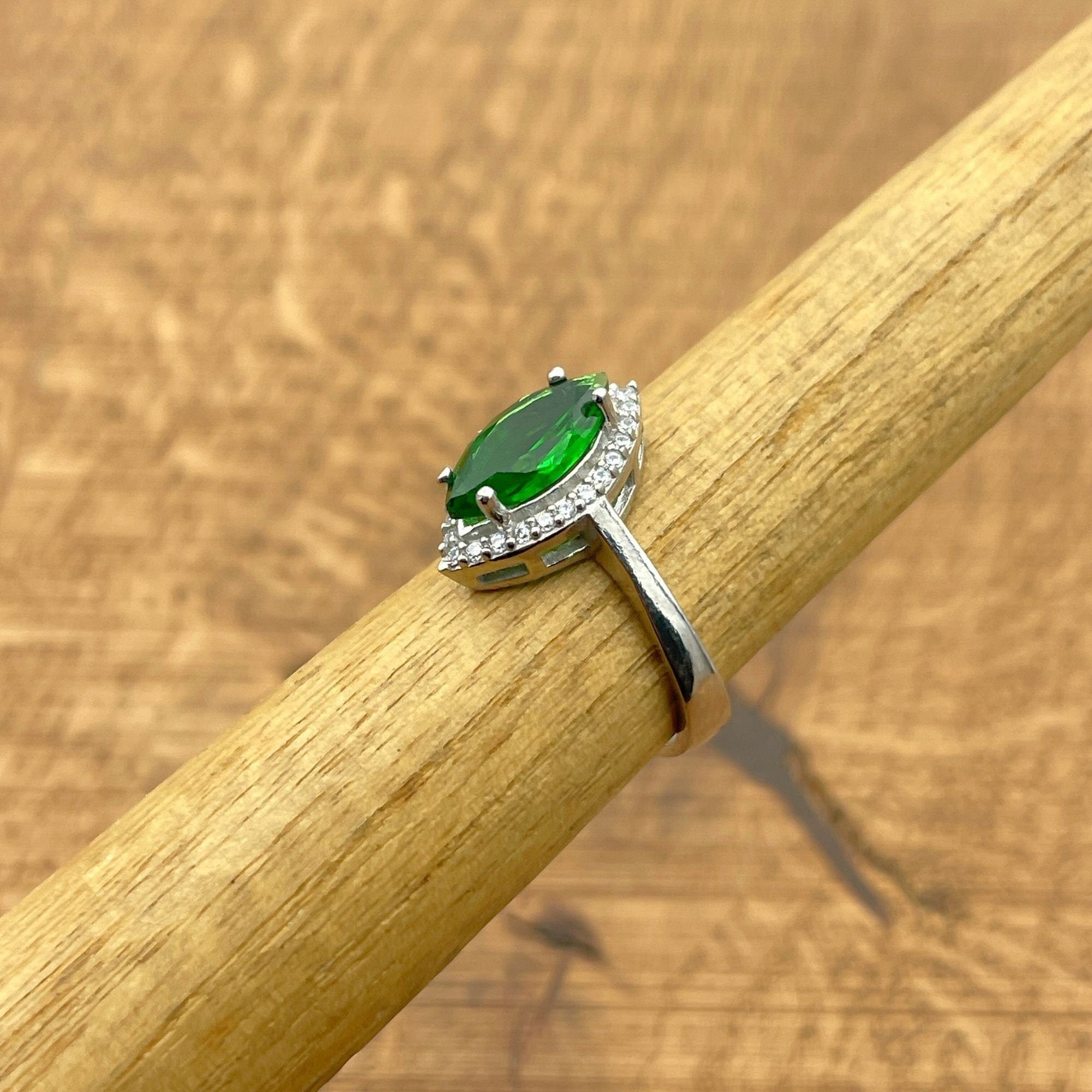 Handmade 925 Sterling Silver Emerald Ring for Women - Minimalist & Elegant Gift