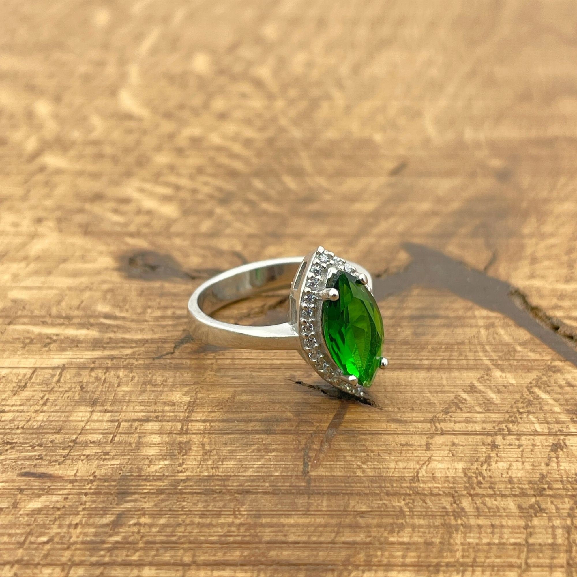 Handmade 925 Sterling Silver Emerald Ring for Women - Minimalist & Elegant Gift
