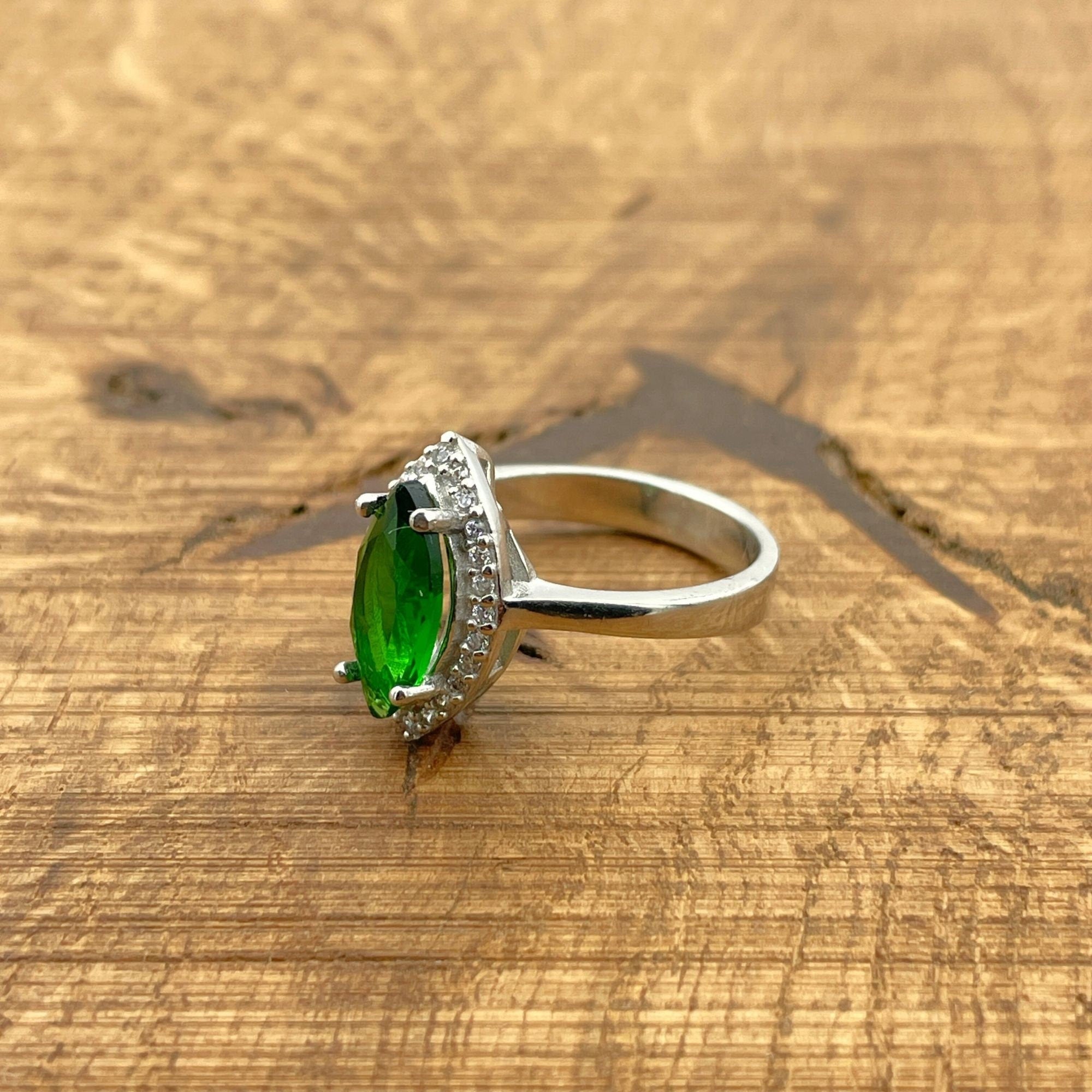 Handmade 925 Sterling Silver Emerald Ring for Women - Minimalist & Elegant Gift