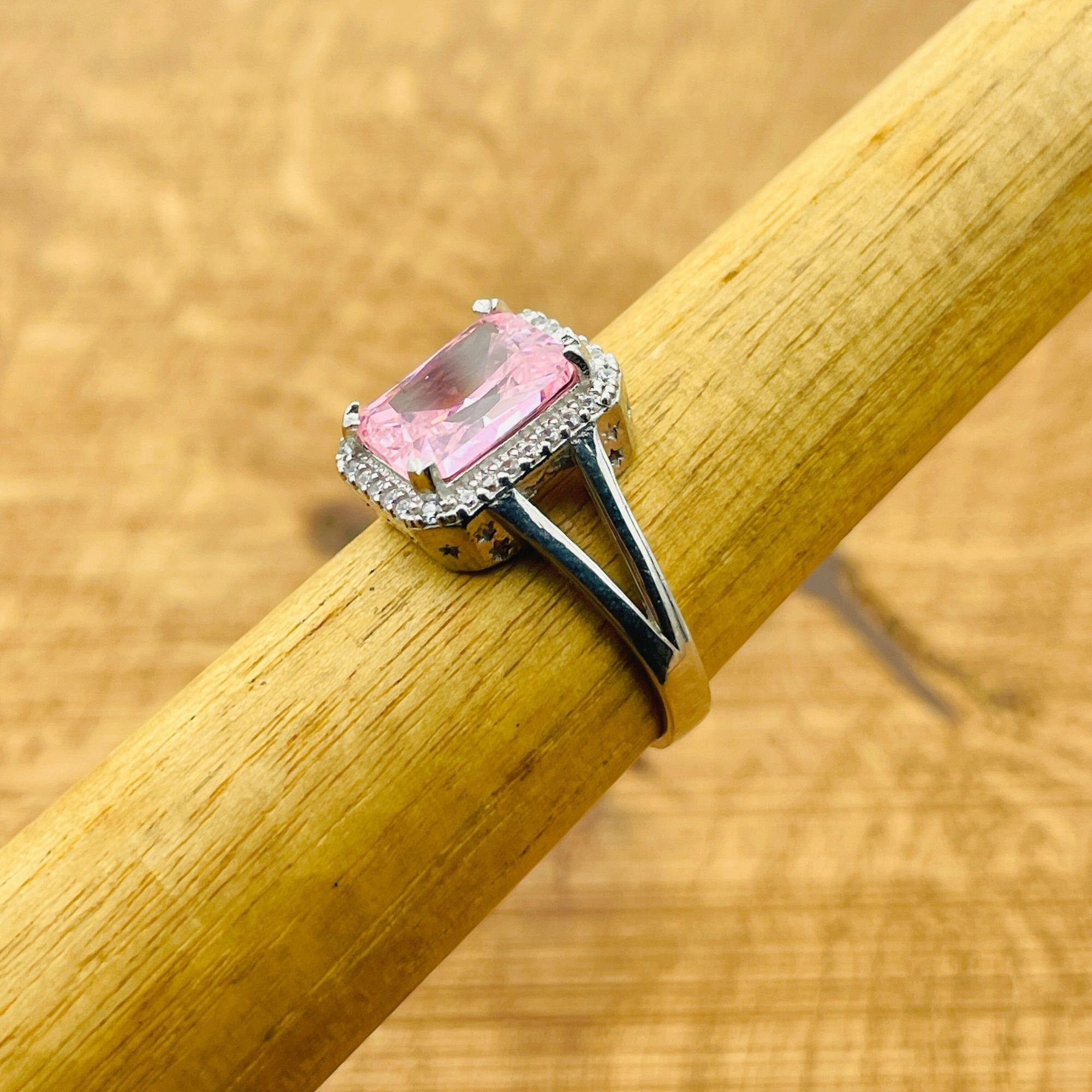 Bague réglable élégante fleur de lotus rose - argent sterling 925 avec pierre de zircon étincelante Bague réglable élégante fleur de lotus rose - argent sterling 925 avec pierre de zircon étincelante