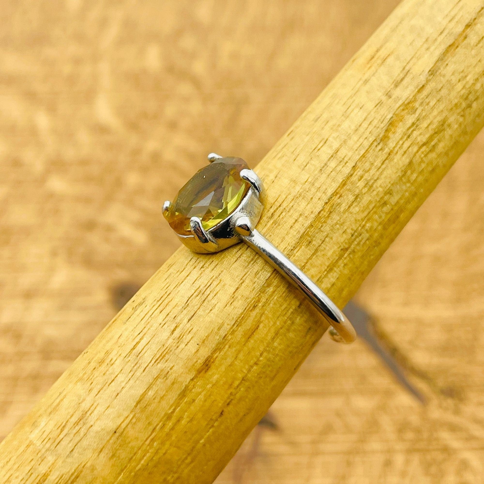 خاتم زولتانيت تركي يدوي الصنع من الفضة الإسترلينية قابل للتعديل - حجر كريم طبيعي يغير لونه للنساء