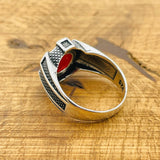 خاتم رجالي تركي مصنوع يدويًا من الفضة الإسترلينية مع حجر عقيق أحمر بيضاوي جريء - هدية مصنوعة يدويًا له