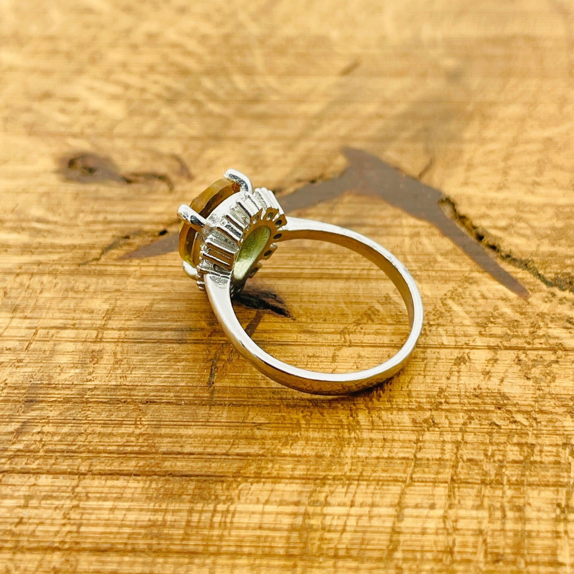 خاتم فضة إسترليني تركي مصنوع يدويًا من الزولتانيت للنساء - حجر كريم يتغير لونه