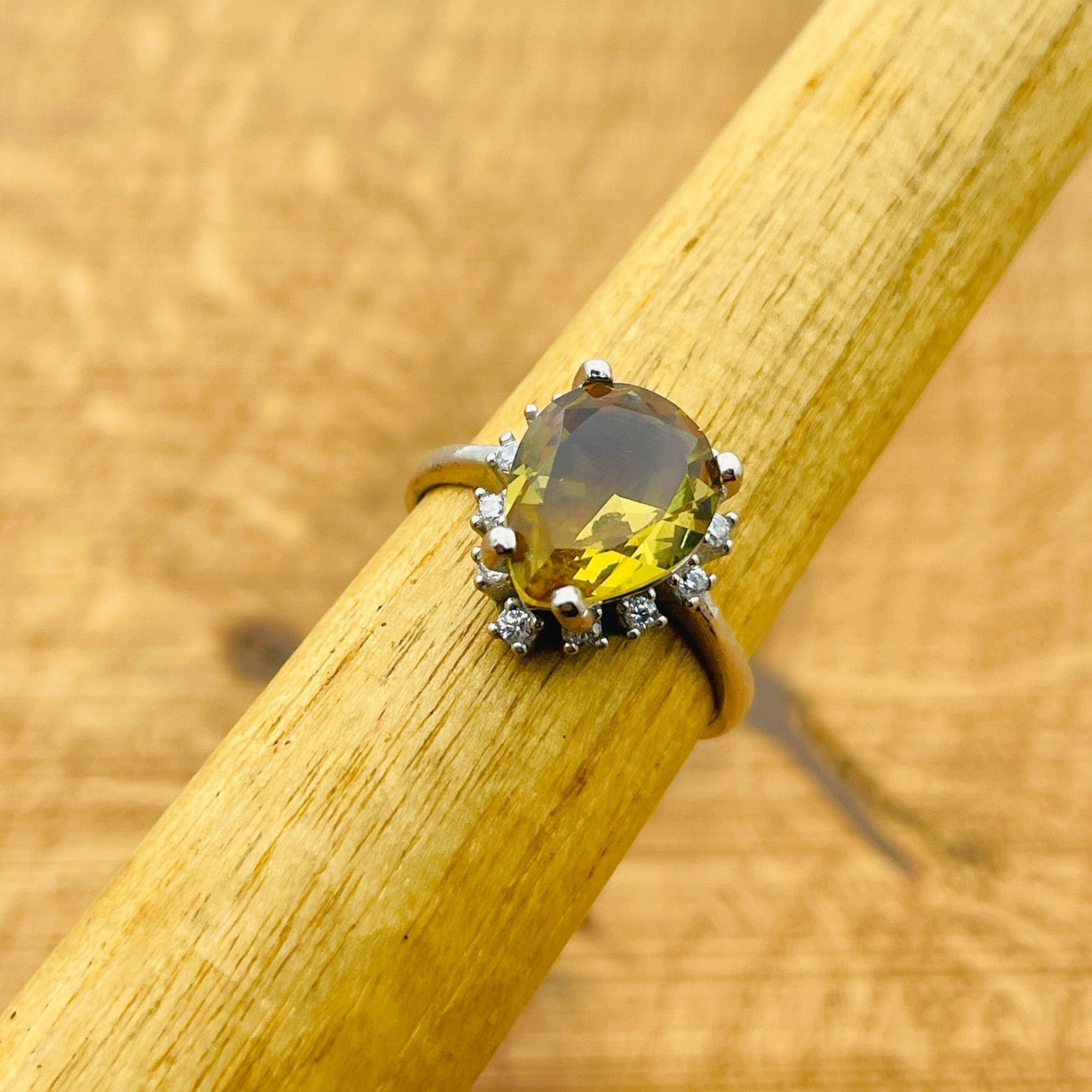 خاتم فضة إسترليني تركي مصنوع يدويًا من الزولتانيت للنساء - حجر كريم يتغير لونه