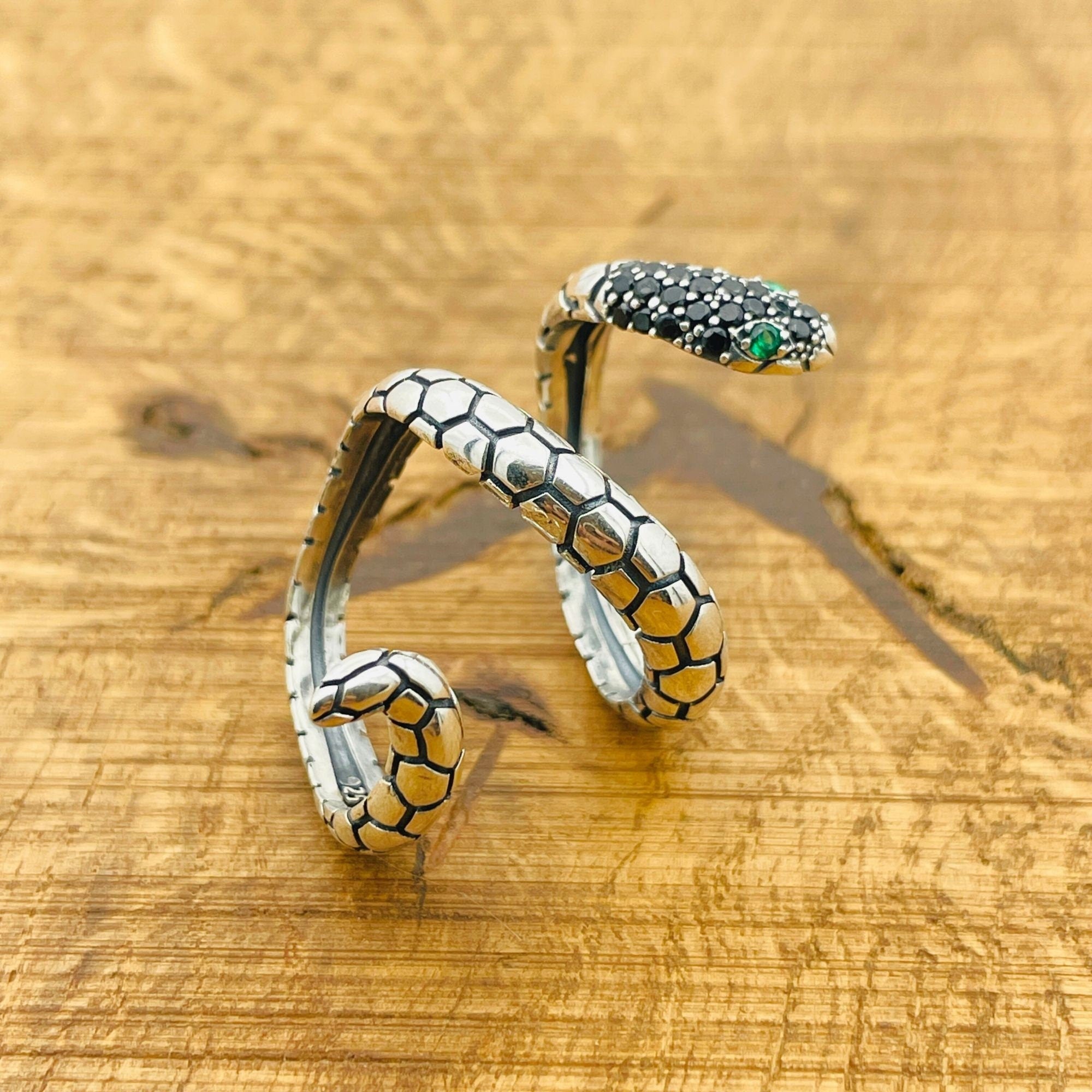 خاتم ثعبان قابل للتعديل من الفضة الإسترلينية التركية مع عقيق أسود مصنوع يدويًا