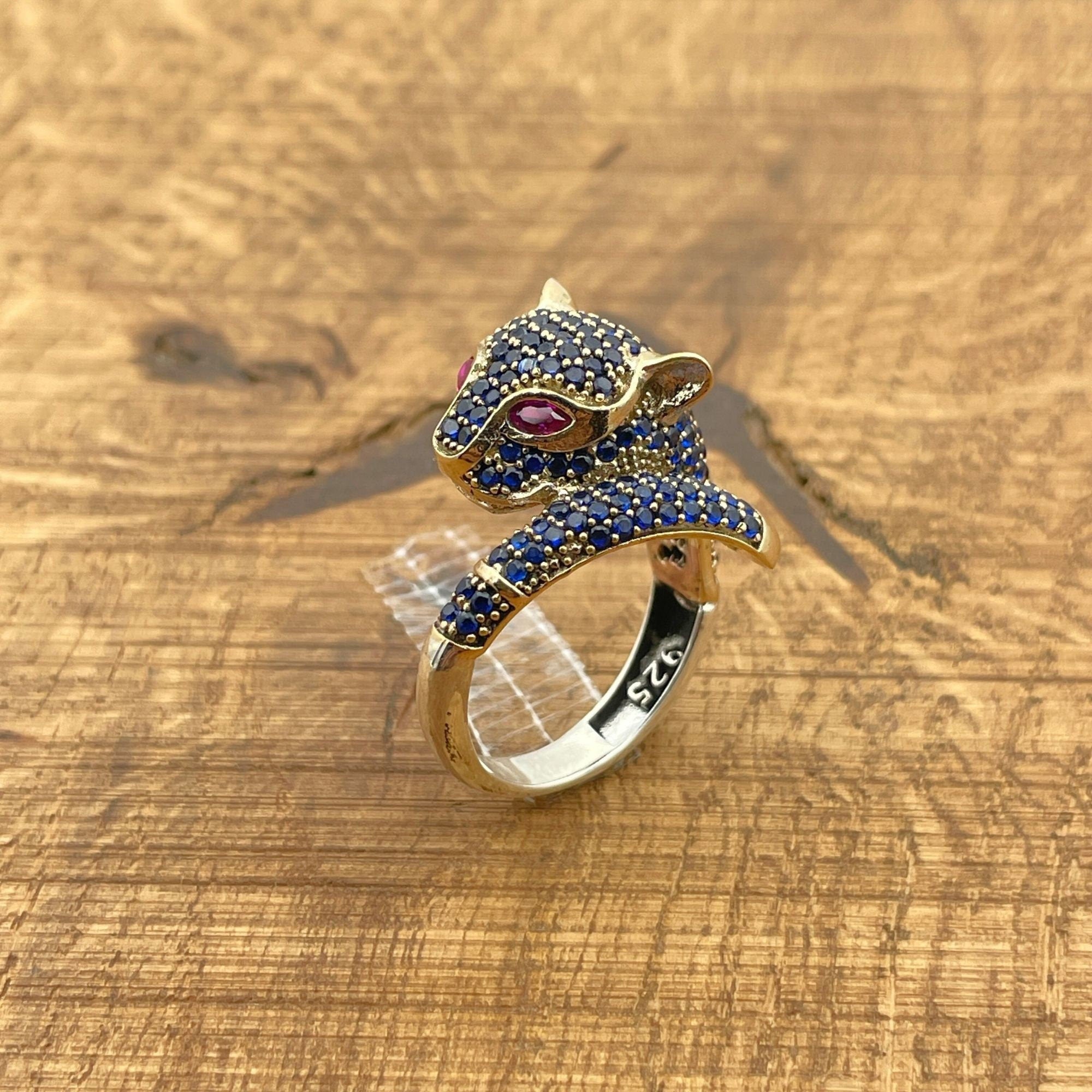 خاتم رأس نمر من الياقوت الأزرق التركي اليدوي الفاخر - مجوهرات حيوانية بيان من الفضة الإسترلينية 925