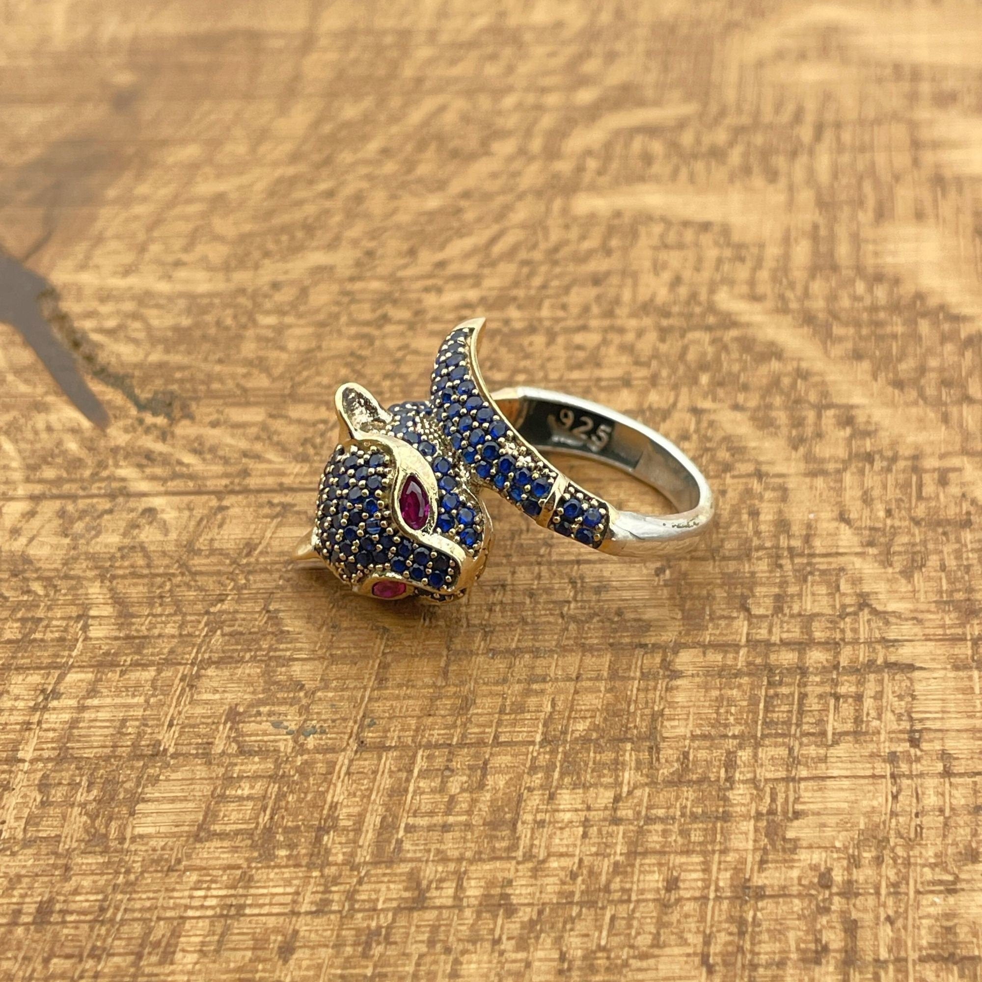 خاتم رأس نمر من الياقوت الأزرق التركي اليدوي الفاخر - مجوهرات حيوانية بيان من الفضة الإسترلينية 925