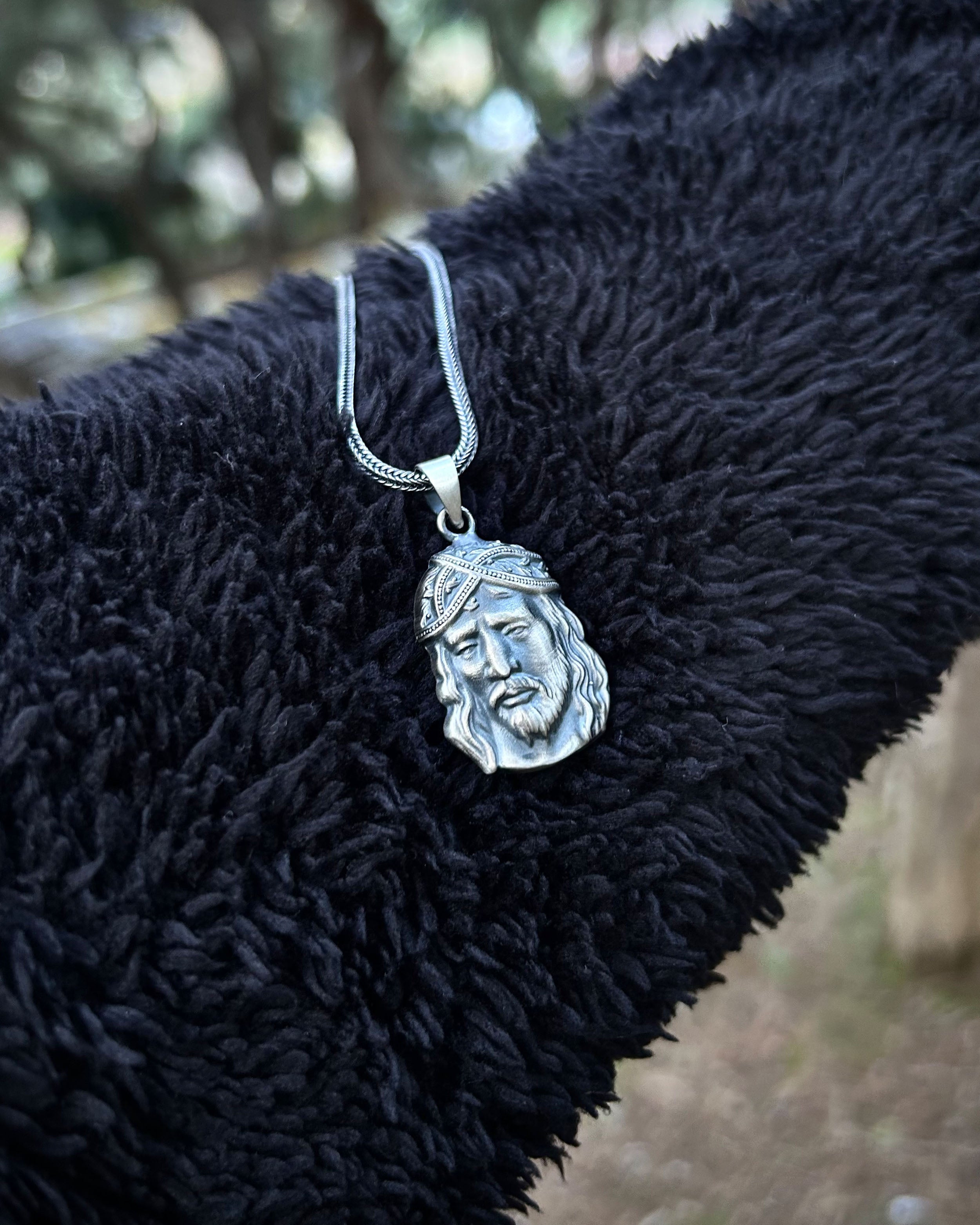 Collier Portrait de Jésus en Argent Sterling - Design Inspiré par la Foi