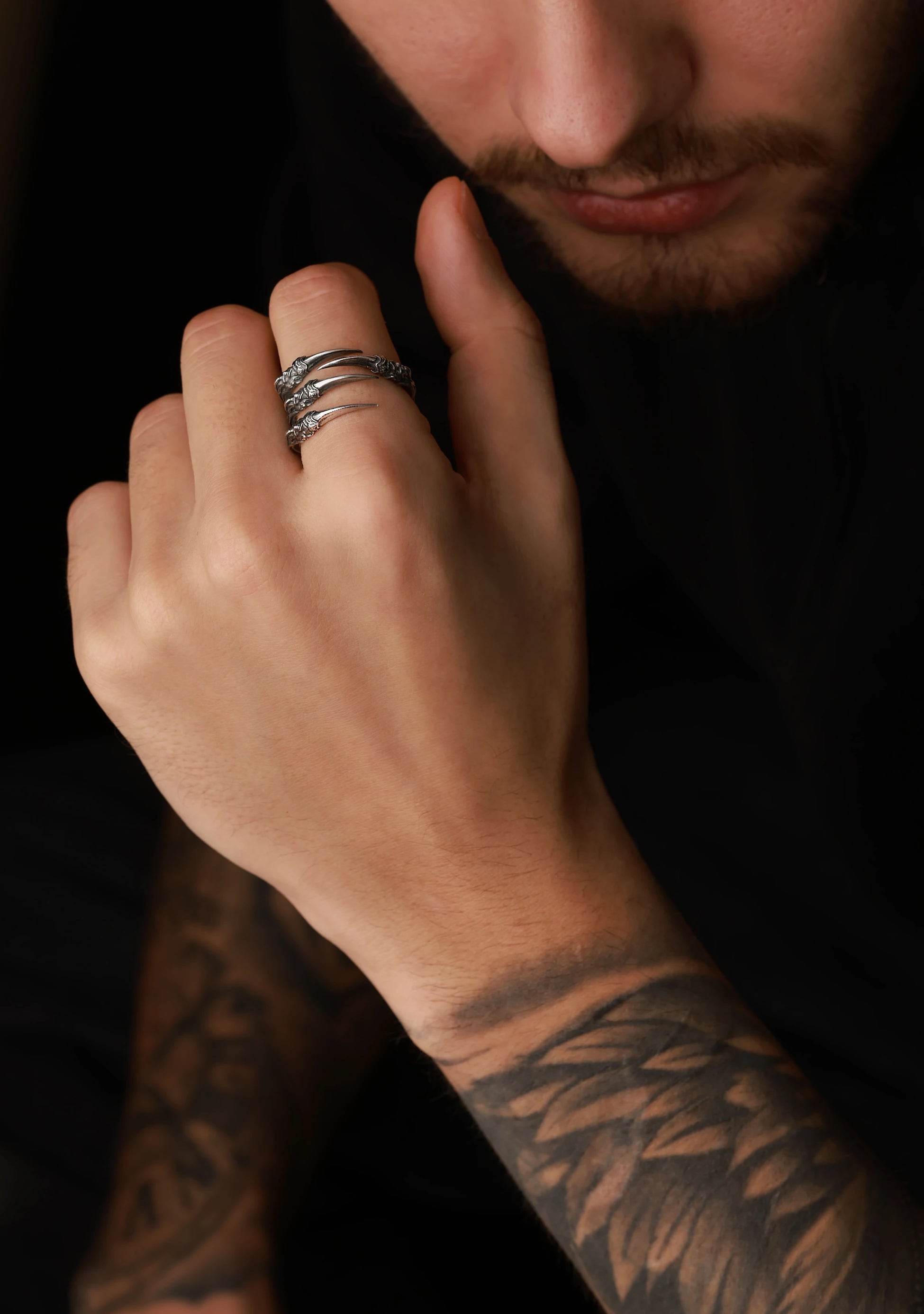 Distinctive Claw Design Fashion Ring