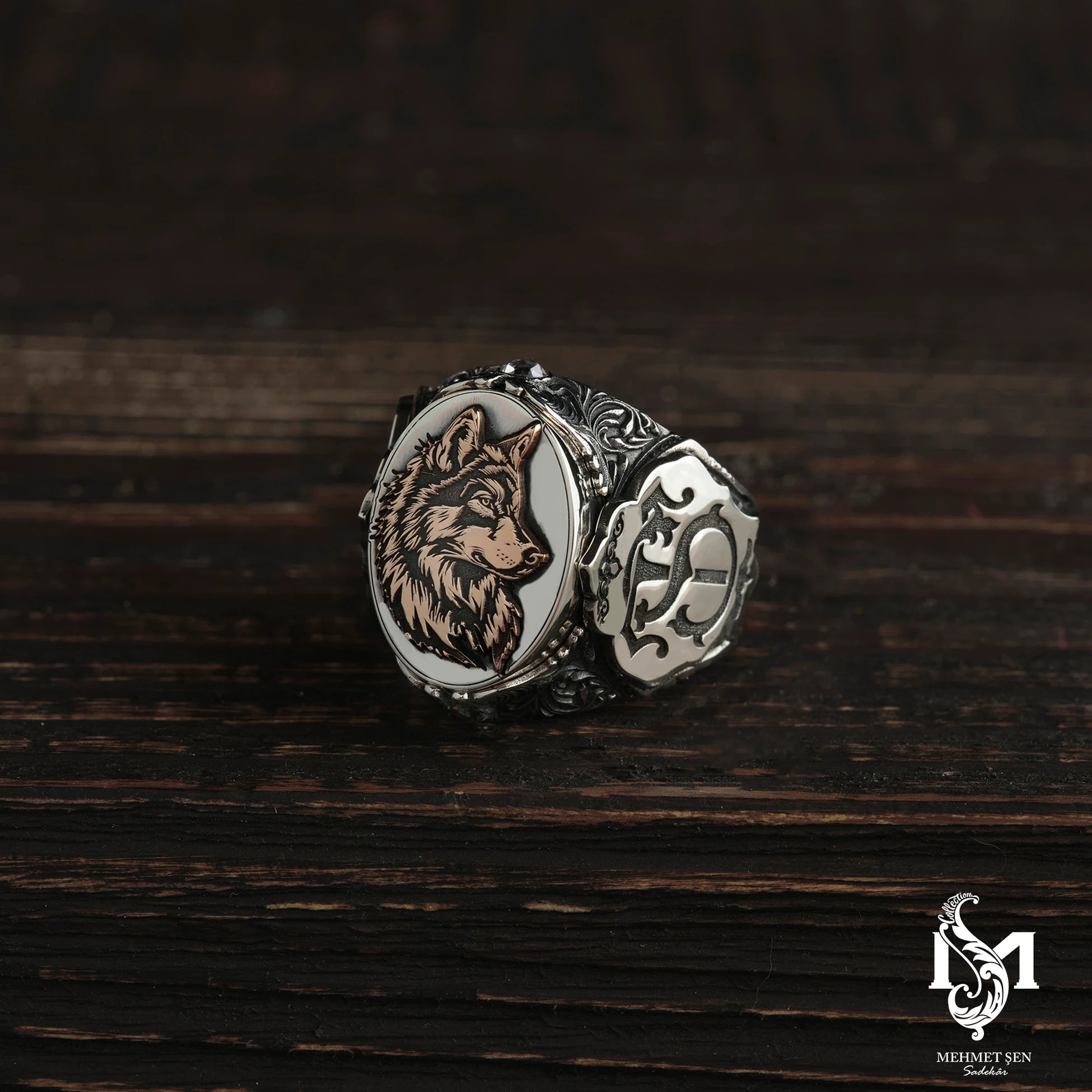 Personalized Sterling Silver Men's Ring - Majestic Wolf Design