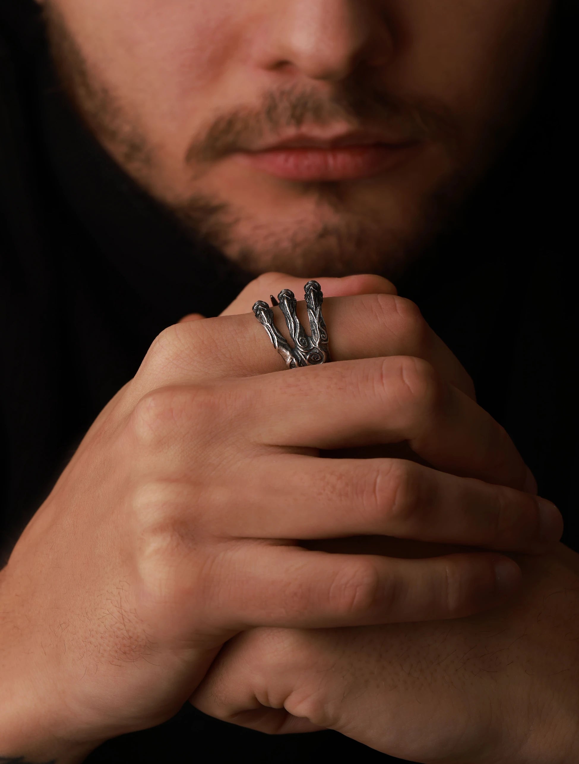 Distinctive Claw Design Fashion Ring